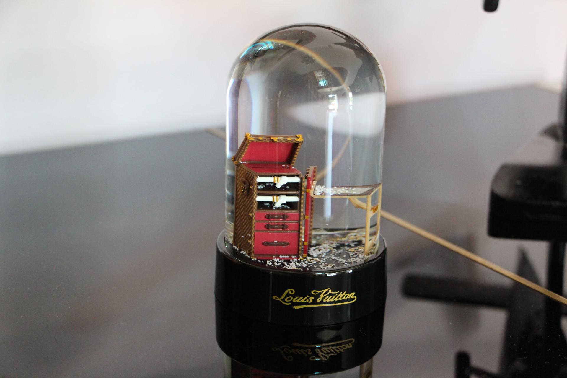 Louis Vuitton Snow Globe, Louis Vuitton Snow Dome, Louis Vuitton Globe en vente 3