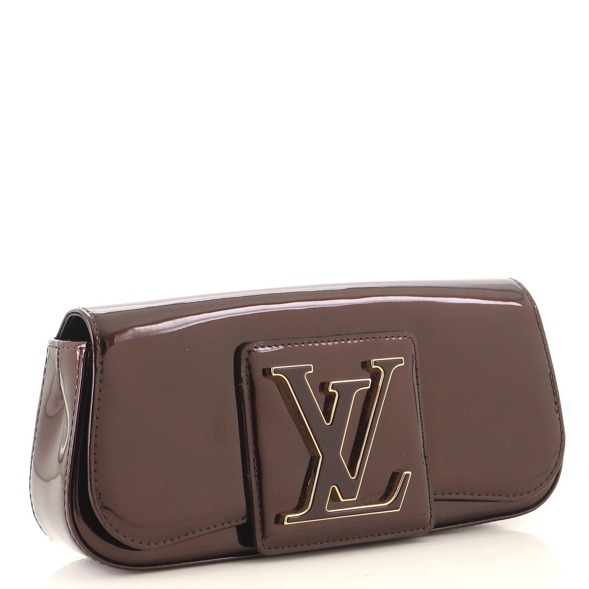 Condition: Very good. Wear and marks on exterior, underneath flap and in interior, cracking on flap opening corners, scratches on hardware.
Accessories: No Accessories
Measurements: Height 4.5