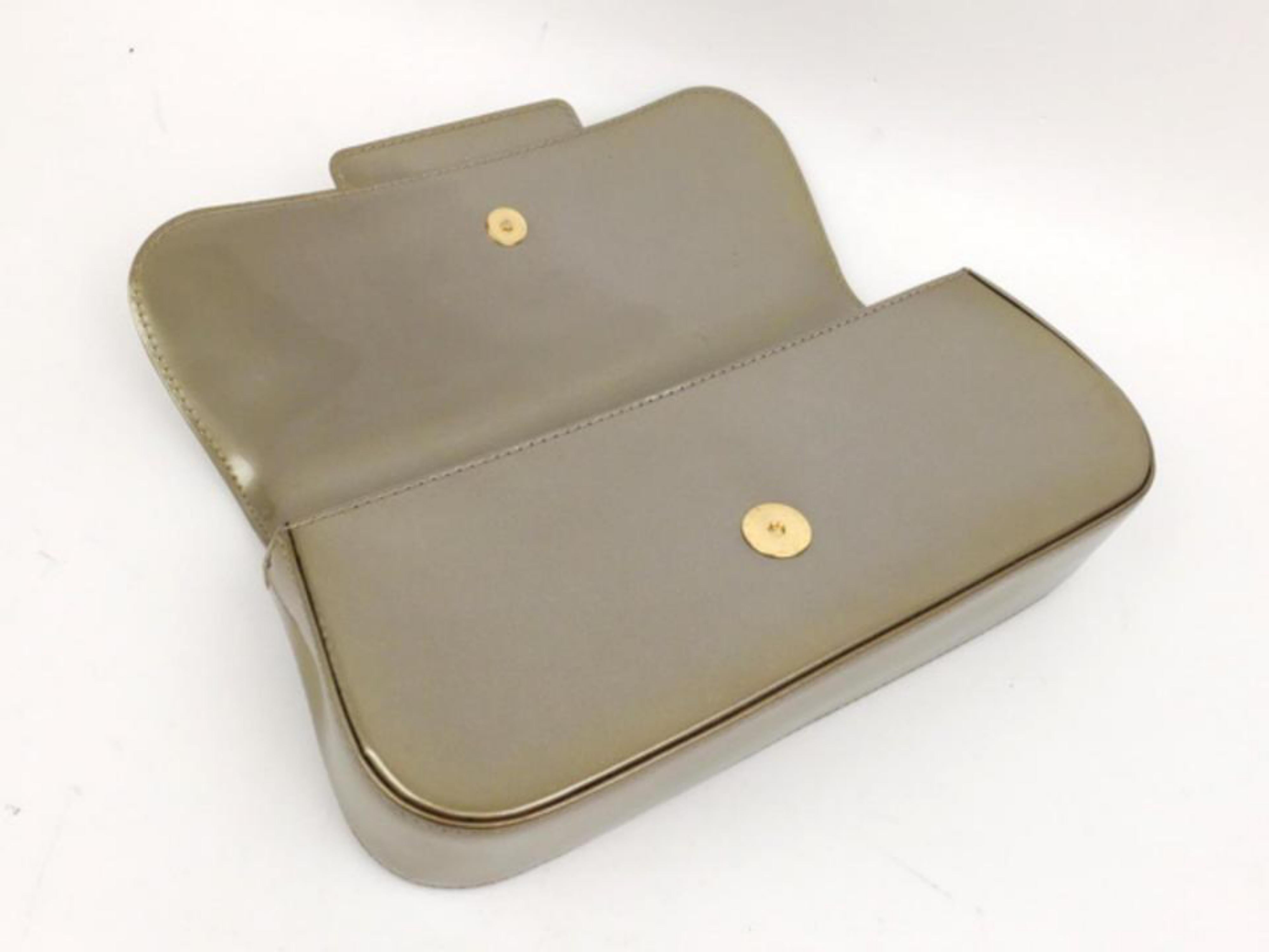 Louis Vuitton SoBe Khaki Monogram Vernis 232057 Green Patent Leather Clutch In Good Condition For Sale In Forest Hills, NY