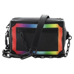 Mini-Tasche aus weichem Taiga-Leder von Louis Vuitton in Regenbogen