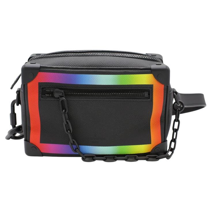 Soft Trunk Bag von Louis Vuitton Seltene Regenbogen Taiga Leder im Angebot bei 1stDibs