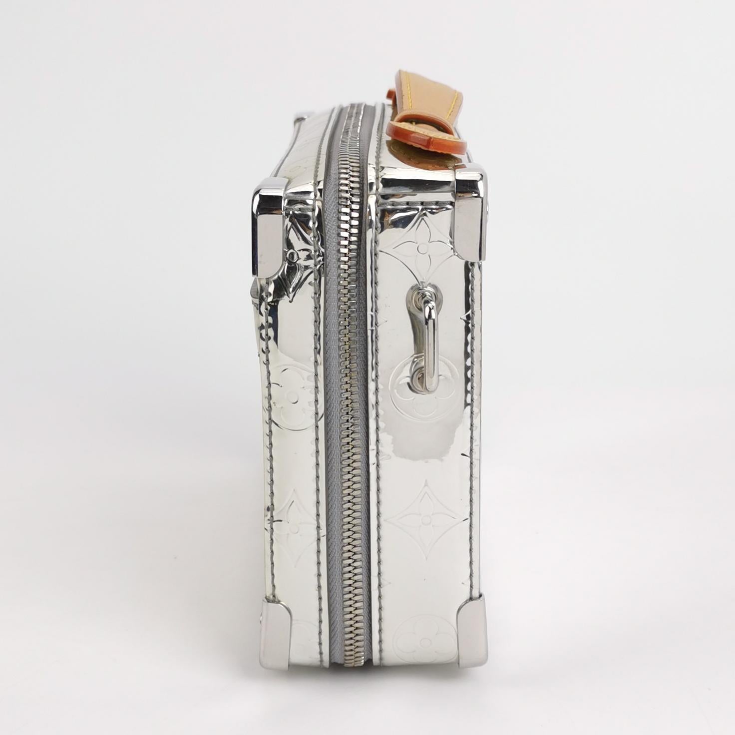 Beige Louis Vuitton Soft Trunk Silver Patent Leather Monogram Crossbody Bag en vente