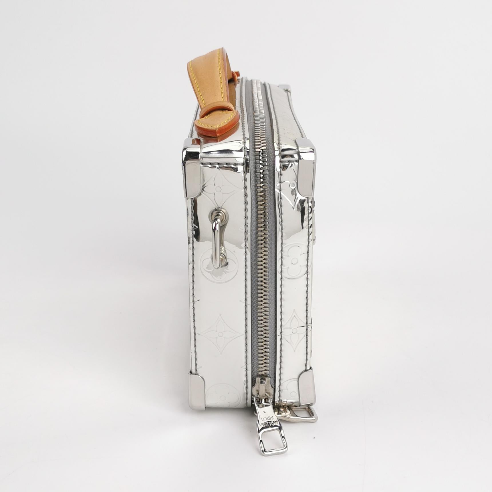 Louis Vuitton Soft Trunk Silver Patent Leather Monogram Crossbody Bag en vente 1