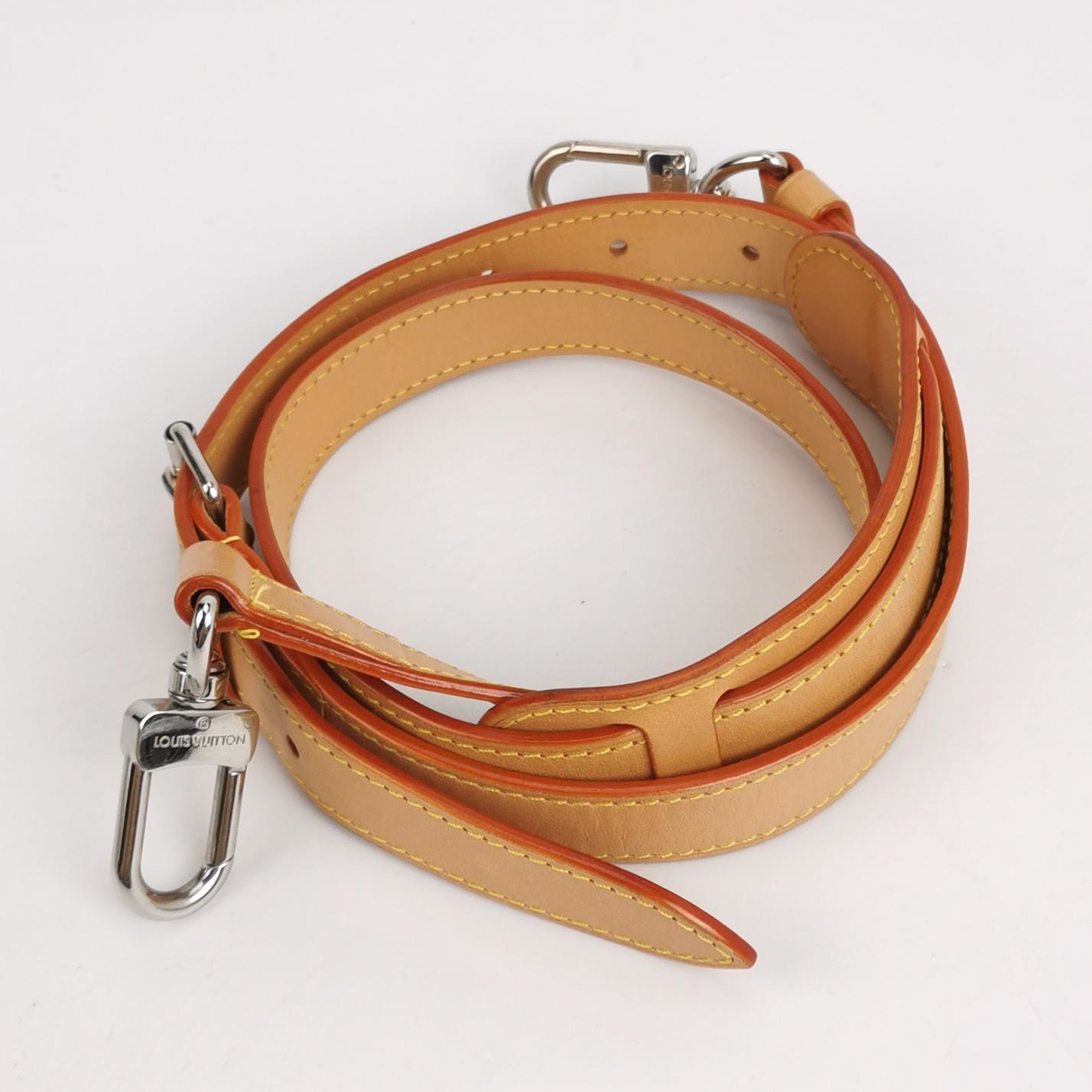 Louis Vuitton Soft Trunk Silver Patent Leather Monogram Crossbody Bag en vente 4