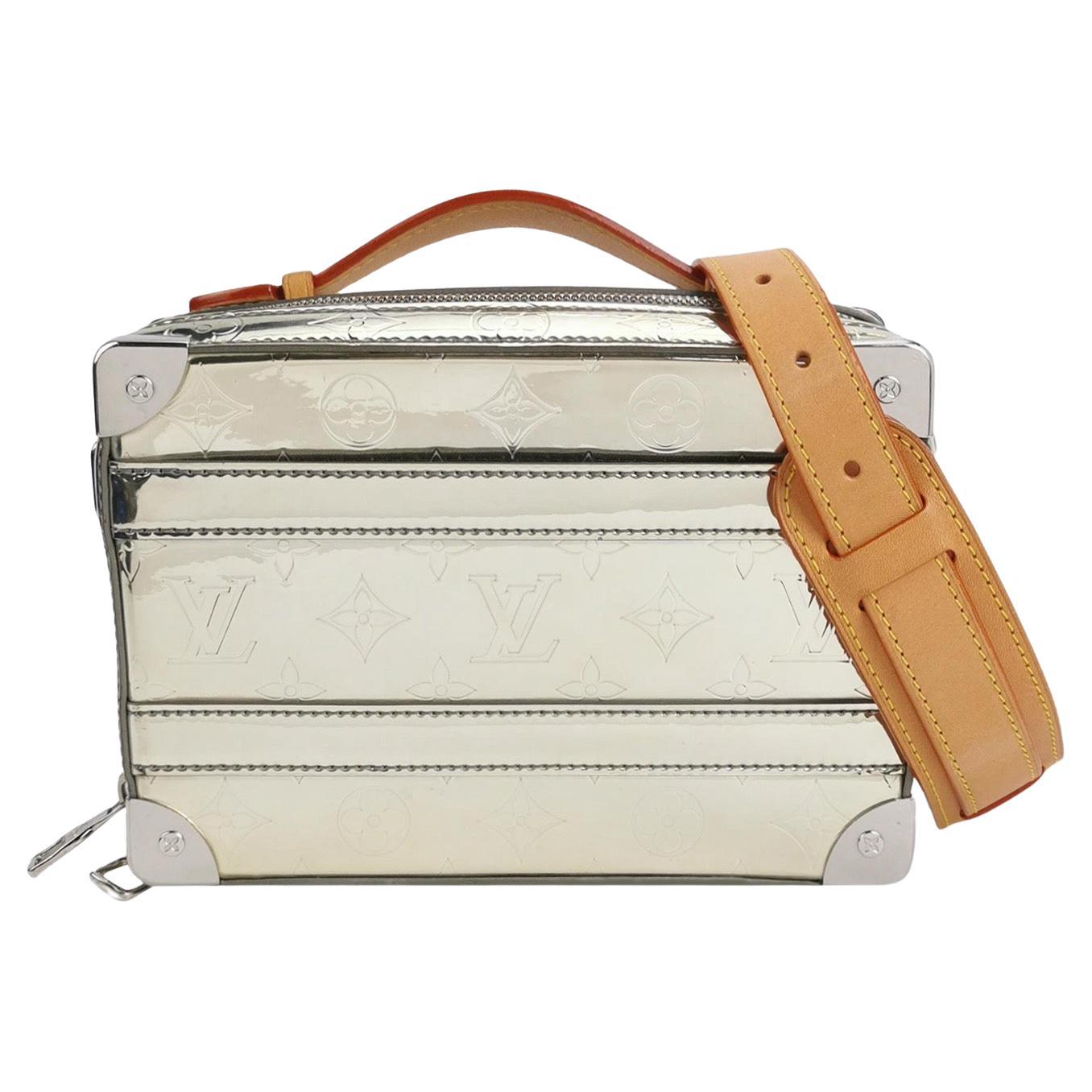 Does Louis Vuitton make silver hardware?