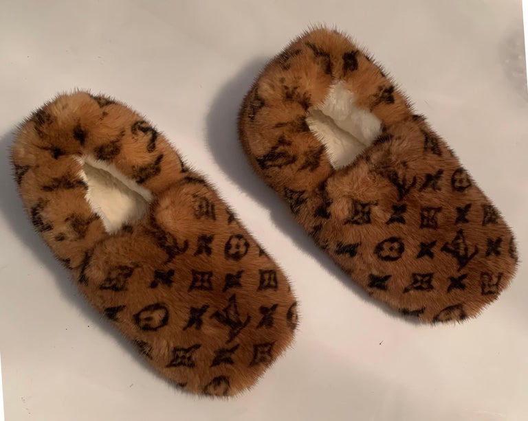 Louis Vuitton SOLD OUT Mink Fur Natural Dreamy Monogram Loafer Slippers sz  40 For Sale at 1stDibs