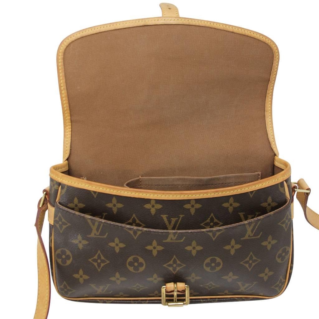 Louis Vuitton Sologne Messenger Crossbody Bag with dust bag In Good Condition In Boca Raton, FL