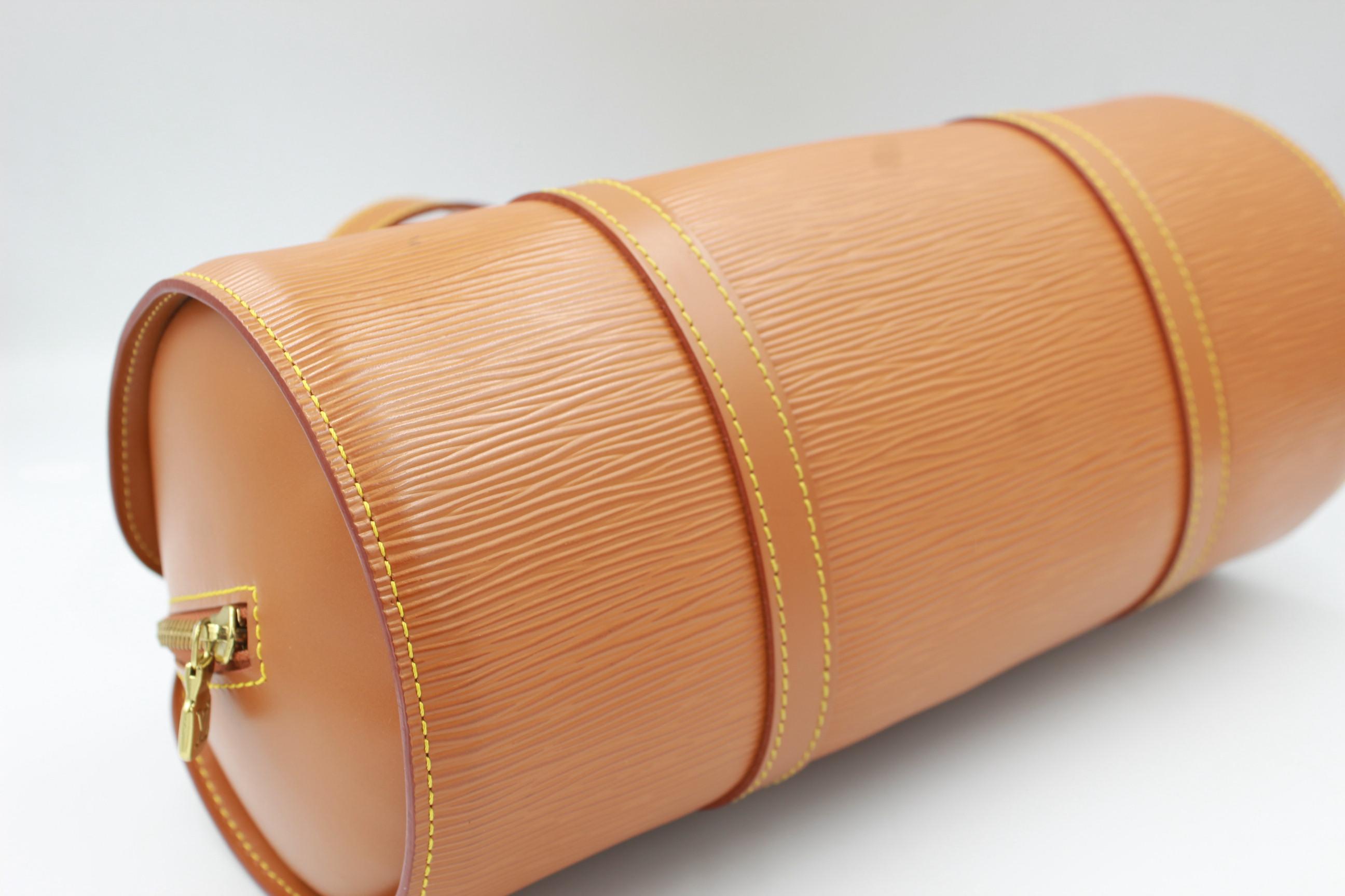 Brown Louis Vuitton Soufflot handbag in brown épi leather For Sale