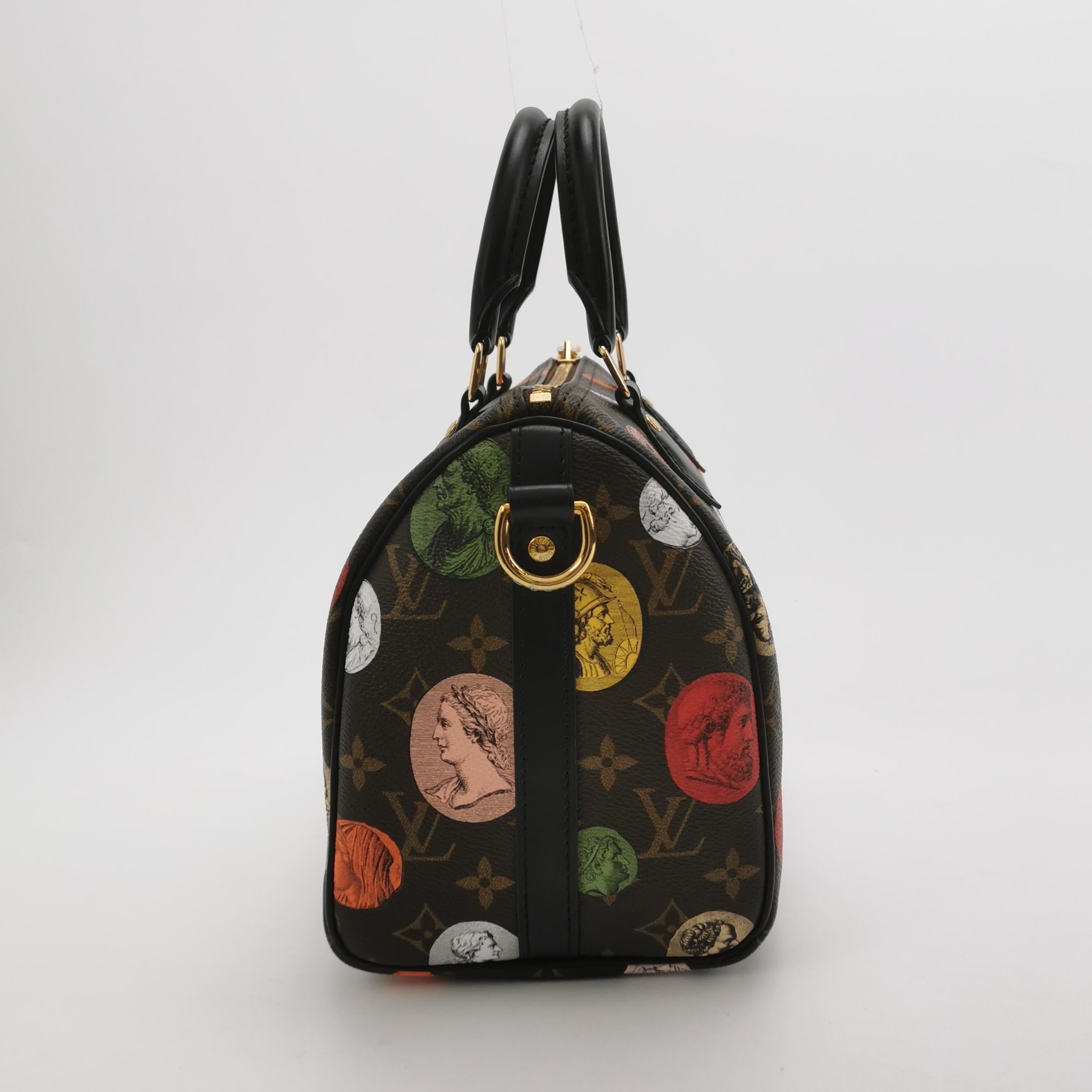 Louis Vuitton Speedy 25 Bandouliere Fornasetti Louvre Stempel mit Louvre-Stempeln (Schwarz) im Angebot