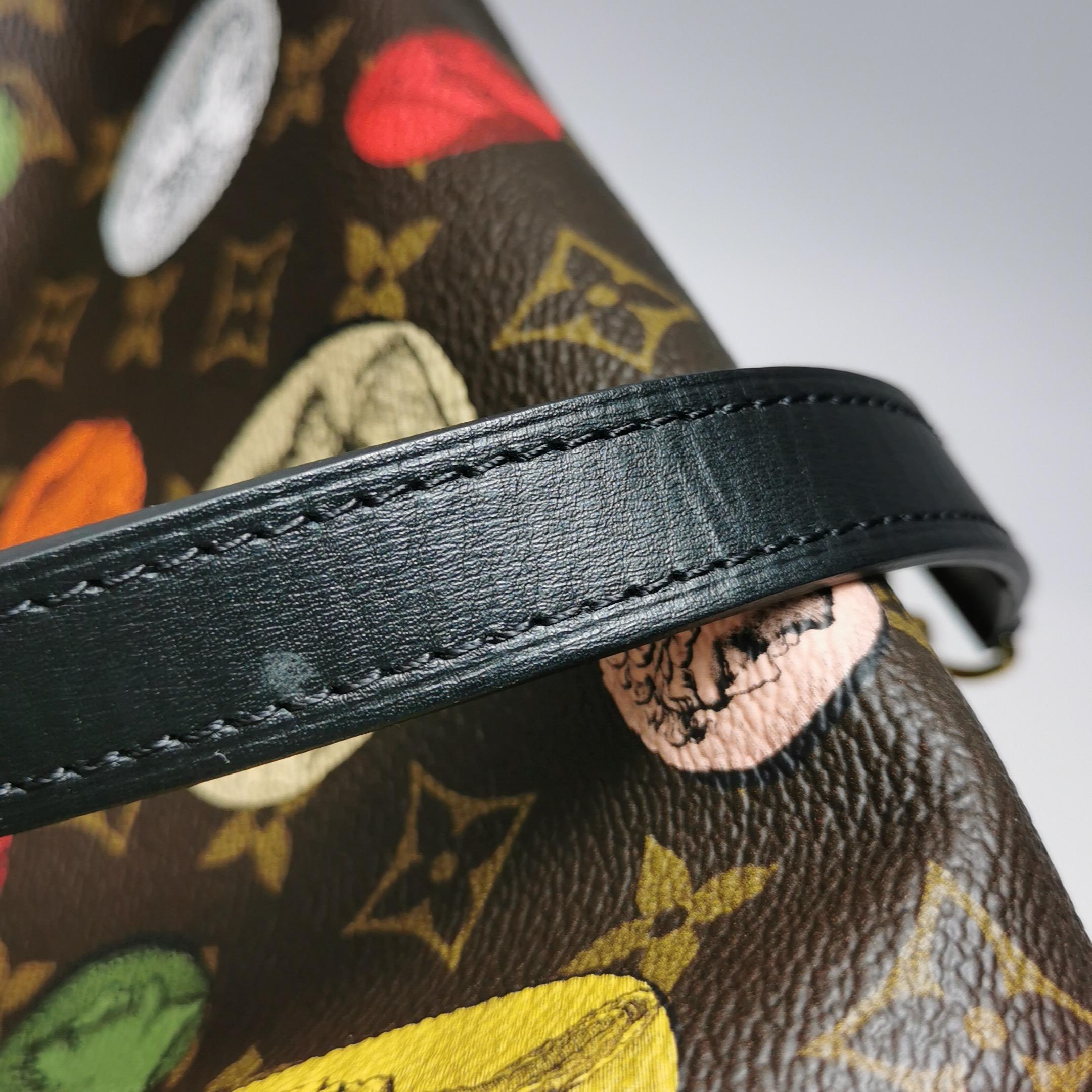 Louis Vuitton Speedy 25 Bandouliere Fornasetti Louvre Stempel mit Louvre-Stempeln im Zustand „Hervorragend“ im Angebot in AUBERVILLIERS, FR