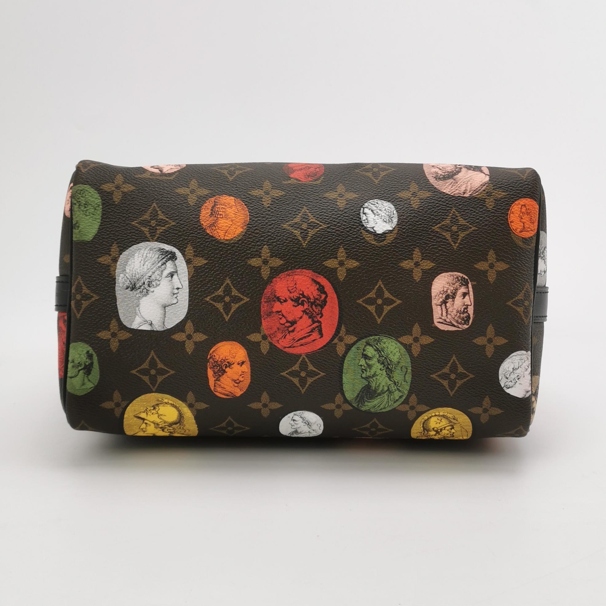 Louis Vuitton Speedy 25 Bandouliere Fornasetti Louvre Stempel mit Louvre-Stempeln im Angebot 3