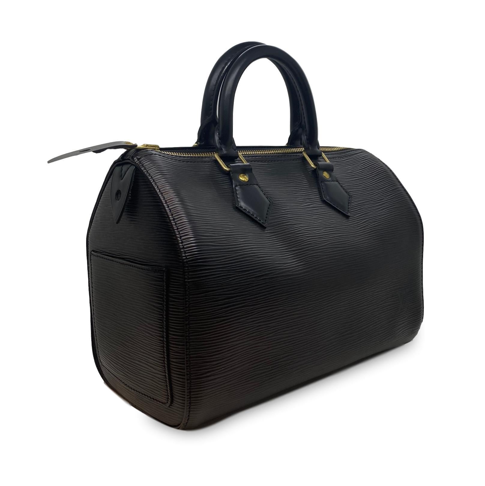Louis Vuitton Speedy 25 Black EPI Leather Handbag, France 2002. In Good Condition In Banner Elk, NC