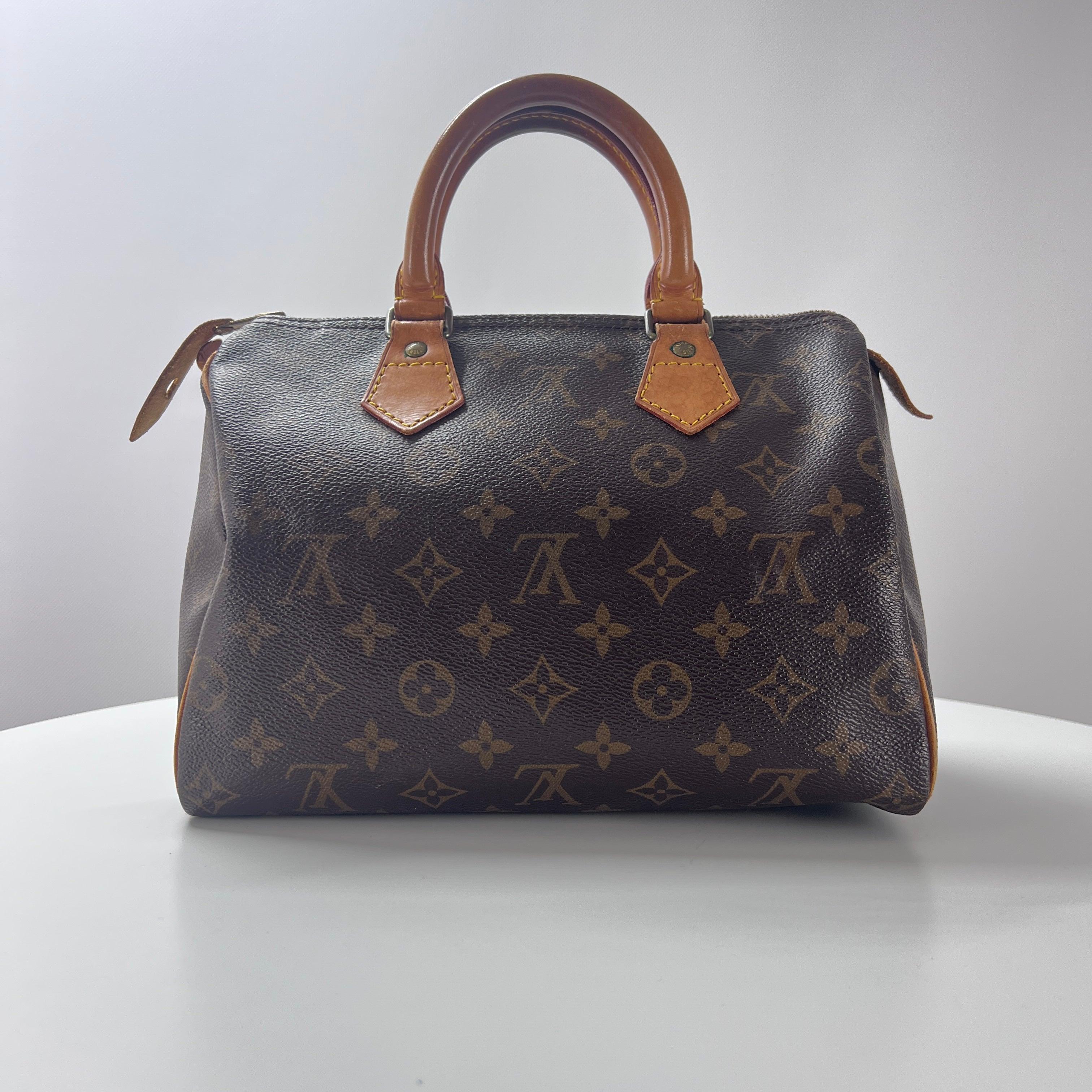 Louis Vuitton Speedy 25 Top Handle Bag Monogram Canvas 1991 en vente 4