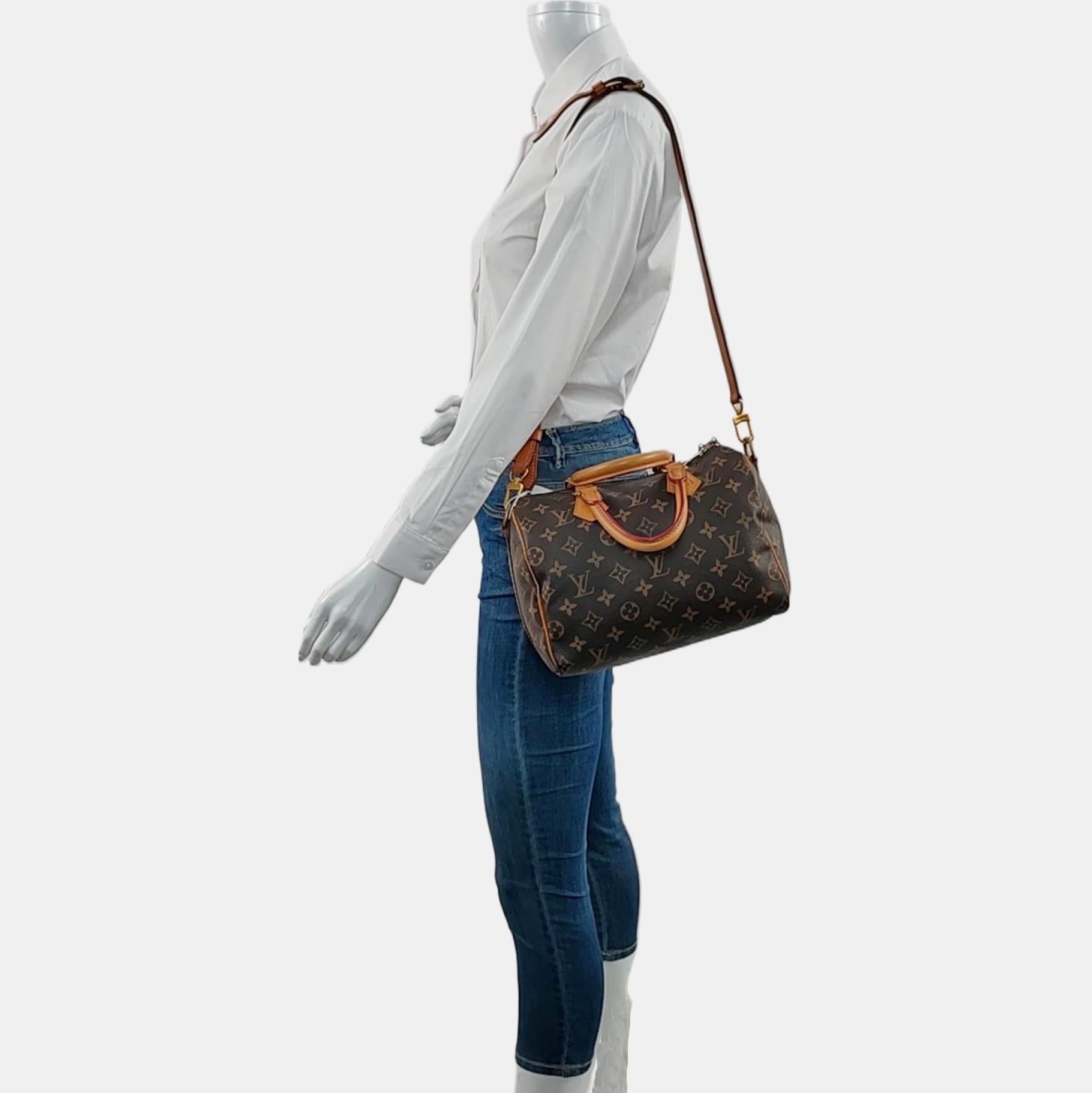 Louis Vuitton Speedy 30 Bandouliere Braun Monogram mit Riemen
Dies sind professionelle Fotos der tatsächlich von Luxbags angebotenen Tasche.
ZUSTAND: GUT
Handtasche in gutem Zustand mit mittleren bis starken Gebrauchsspuren. Braune Patina auf dem