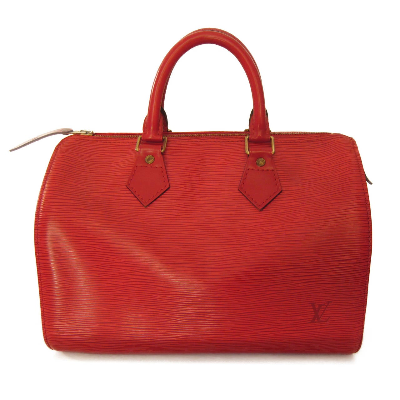 Classic Louis Vuitton Speedy 30 bag in epi red leather.
It has zip closure with original Louis Vuitton padlock and keys.