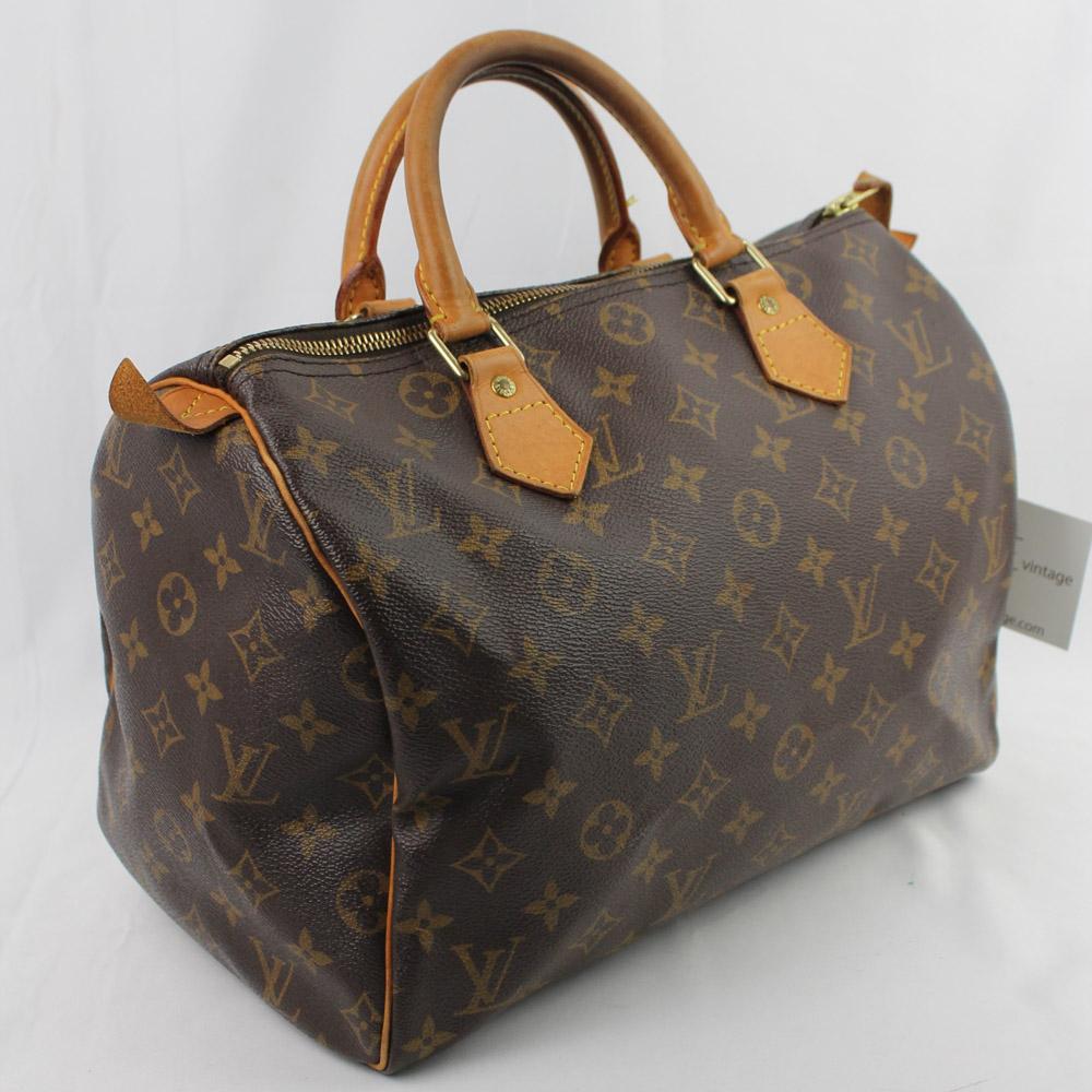 Louis Vuitton Speedy bowling bag medium size 30cm, monogram. Bag in good condition with some signs of wear as pictured.
Louis Vuitton's unmistakable Monogram motif, was conceived in the late nineteenth century by his son George, when he inherited
