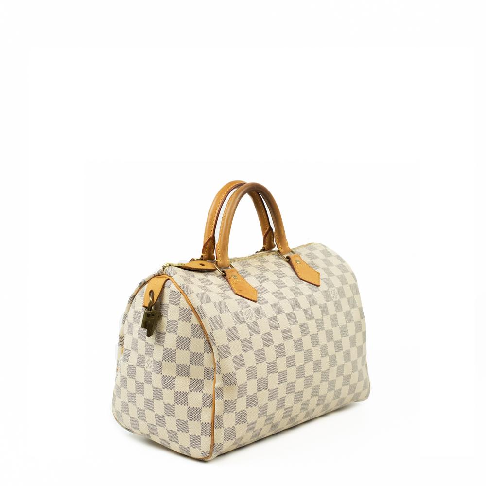 - Designer: LOUIS VUITTON
- Model: Speedy
- Condition: Very good condition. Minor sign of wear on base corners, Sign of wear on handles, Interior stains, Some exterior stains 
- Accessories: Dustbag, Padlock, Keys
- Measurements: Width: 30cm,