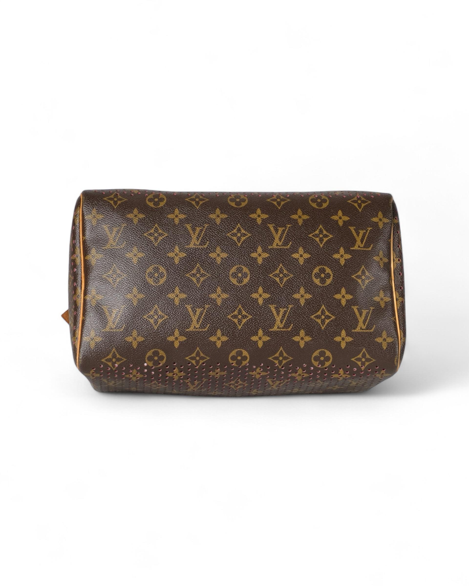 Louis Vuitton Speedy 30 Monogram Perforated Fucsia in vendita 7