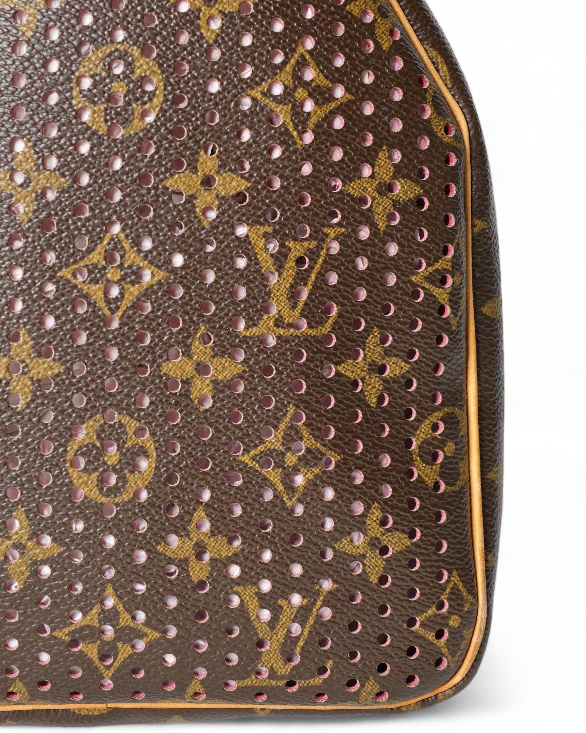 Louis Vuitton Speedy 30 Monogram Perforated Fucsia In condizioni buone in vendita a Torre Del Greco, IT