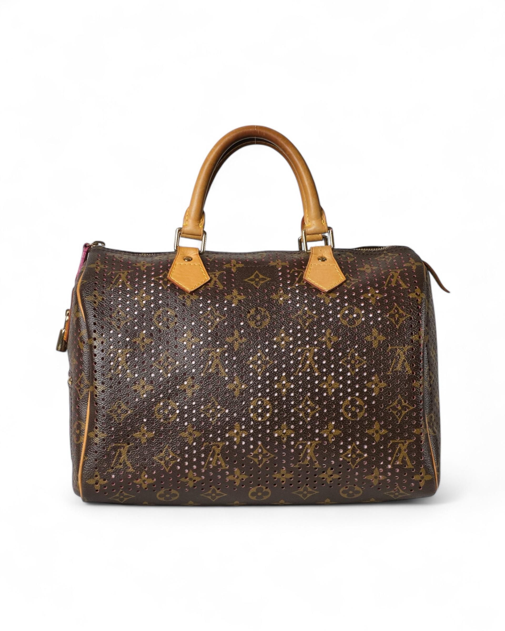 Louis Vuitton Speedy 30 Monogram Perforated Fucsia in vendita 3