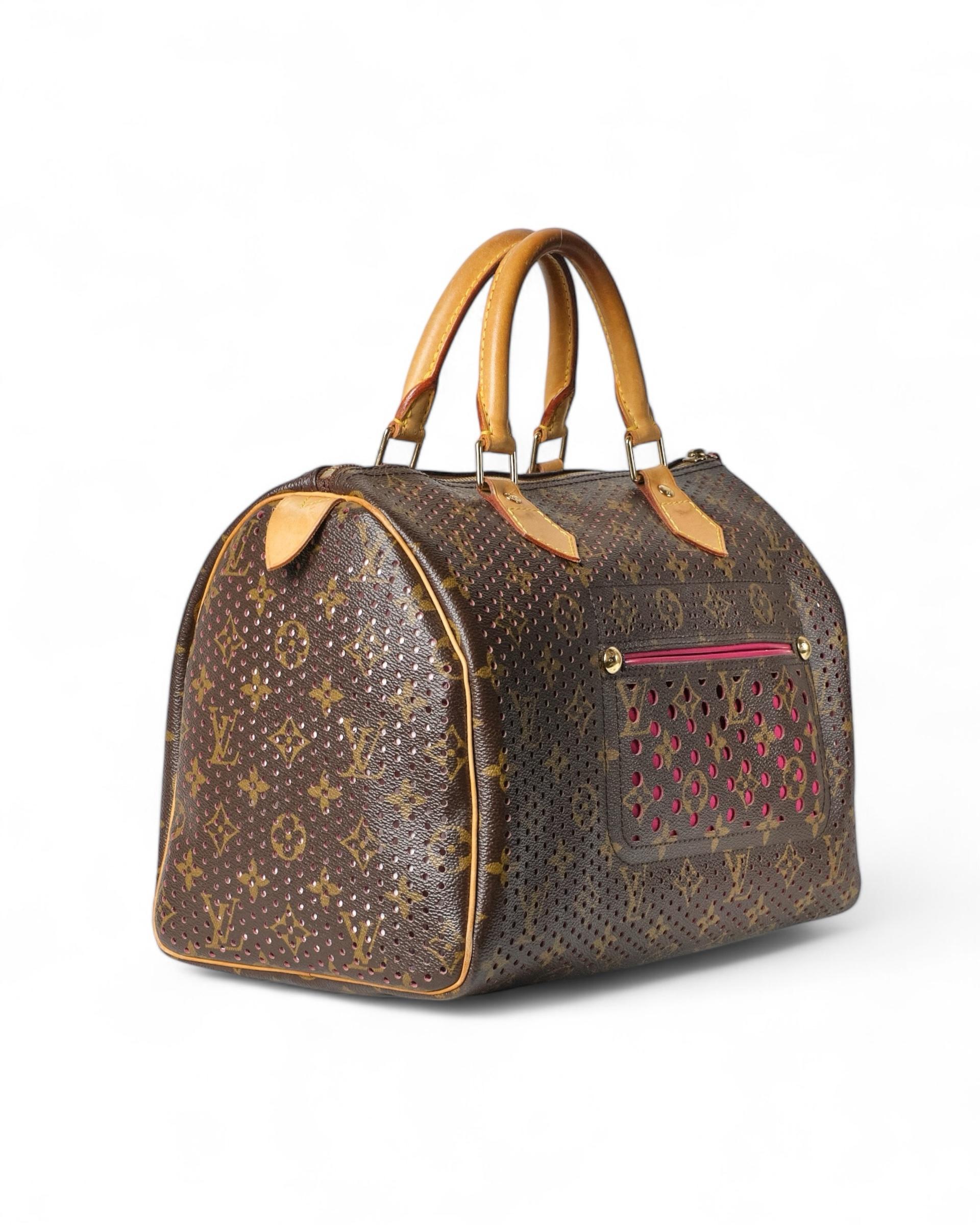 Louis Vuitton Speedy 30 Monogram Perforated Fucsia in vendita 4