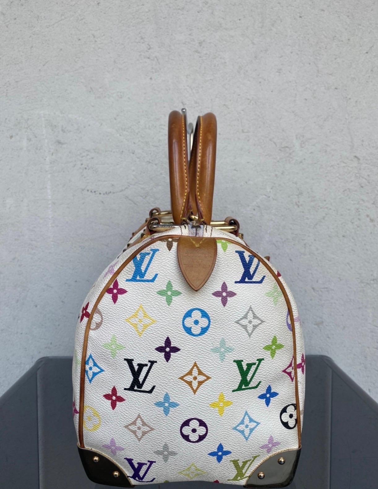 Louis Vuitton bag. 
Speedy 30 Murakami model. 
In white leather with multicolor logo.
measurements:
height 21 cm
length 30 cm
depth 17 cm
good general condition but shows more signs. as seen in photos, it features a pink halo around the front pocket