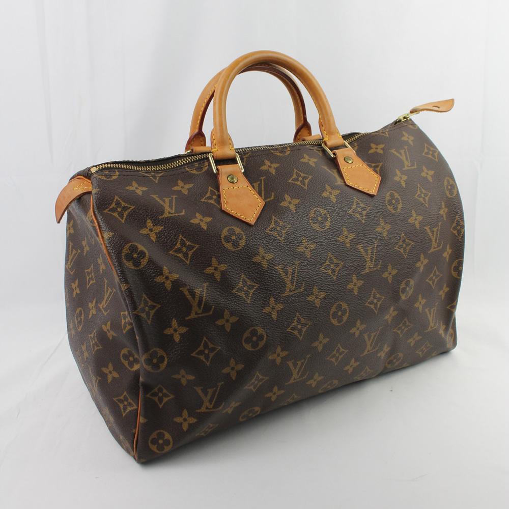 Louis Vuitton Speedy topcase large size 35cm, monogram. Bag in good condition with some signs of wear as pictured.
Louis Vuitton's unmistakable Monogram motif, was conceived in the late nineteenth century by his son George, when he inherited the