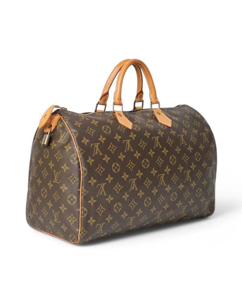 Louis Vuitton signature bag, Speedy model, size 35, made of canvas with classic monogram pattern and cowhide trim with gold hardware. Featuring a top zipper closure, the interior is lined in tone-on-tone canvas and includes a convenient pocket. The