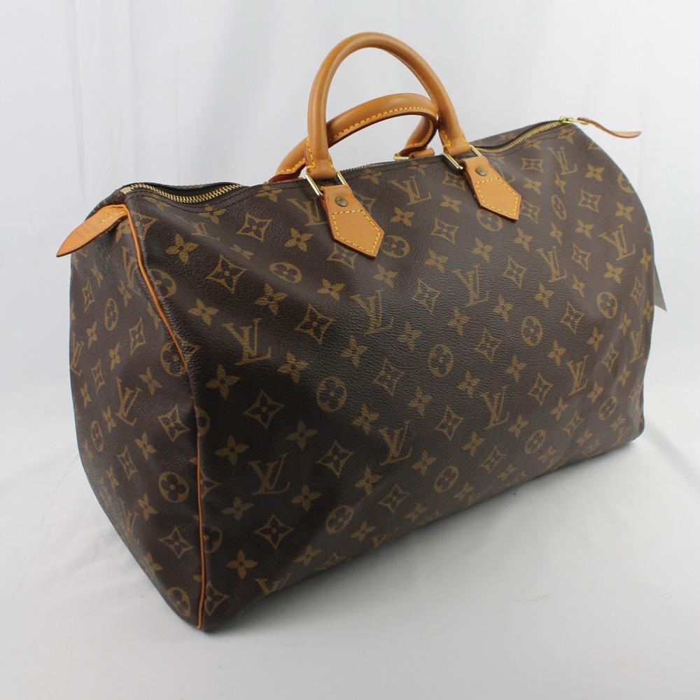 Louis Vuitton Speedy topcase large size 40cm, monogram, discontinued. Bag in very good condition with some signs of wear as pictured.
Louis Vuitton's unmistakable Monogram motif, was conceived in the late nineteenth century by his son George, when