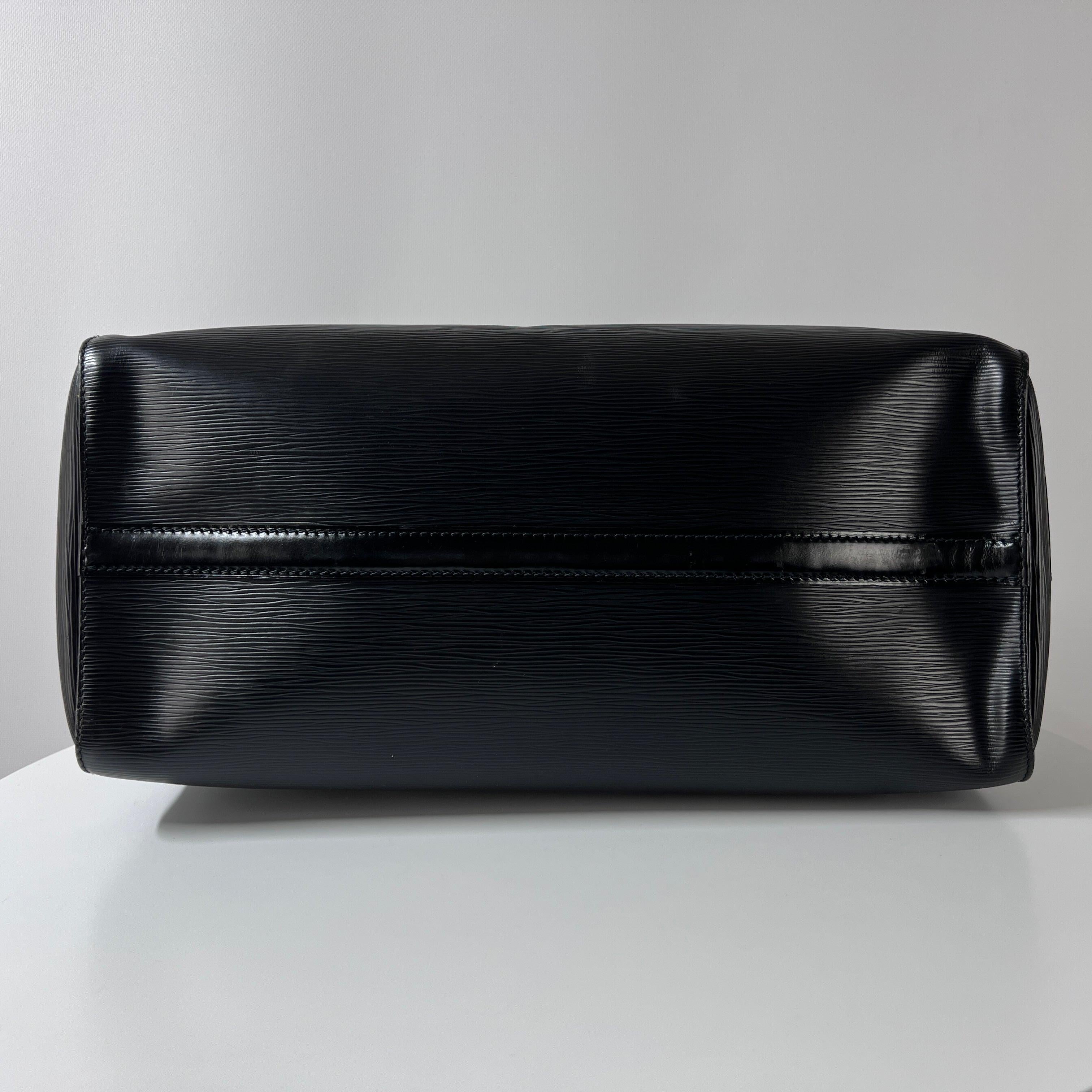 Louis Vuitton Speedy 40 Top Handle Bag Epi Leather Black 1990 Excellent état - En vente à SAINT-OUEN-SUR-SEINE, FR