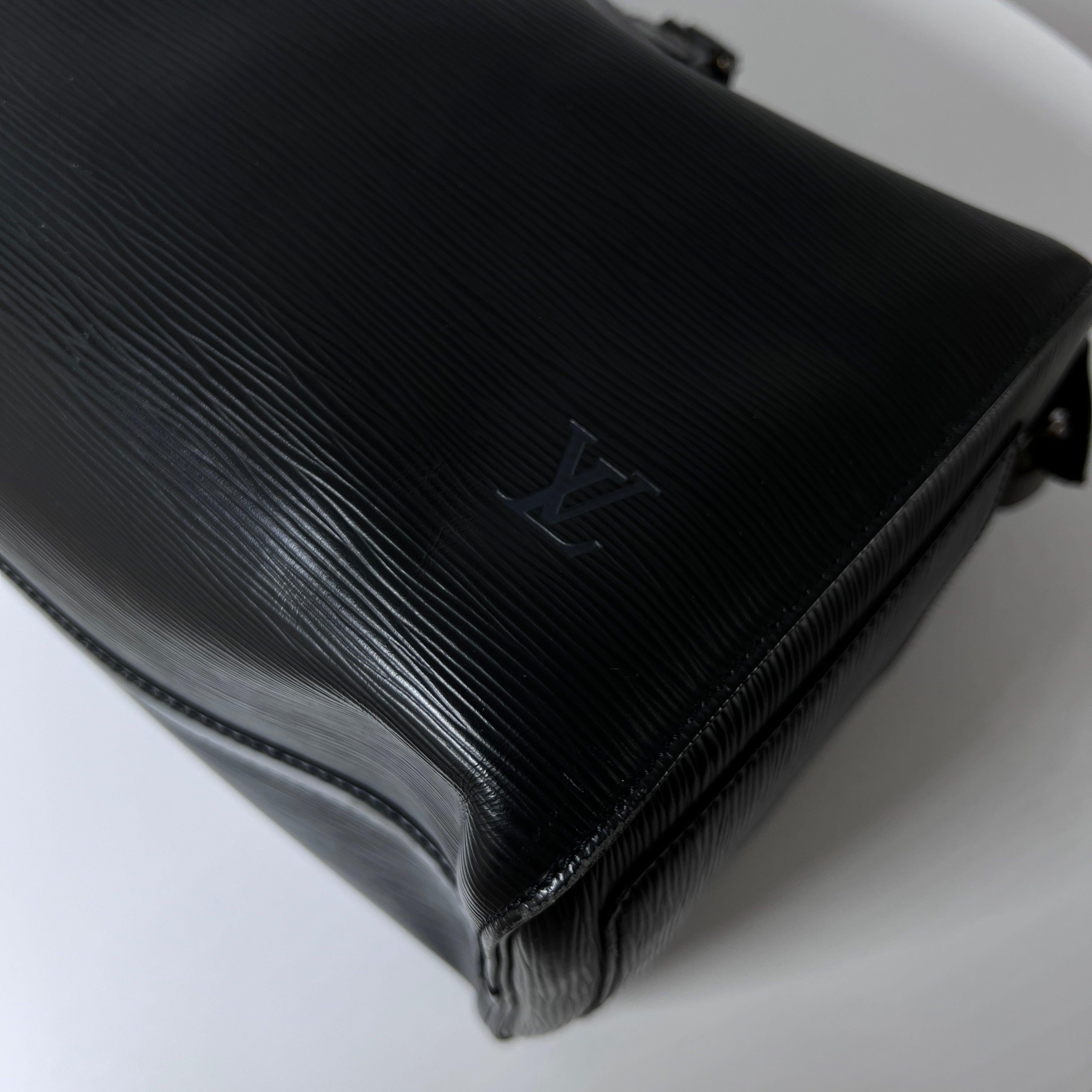 Louis Vuitton Speedy 40 Top Handle Bag Epi Leather Black 1990 en vente 1