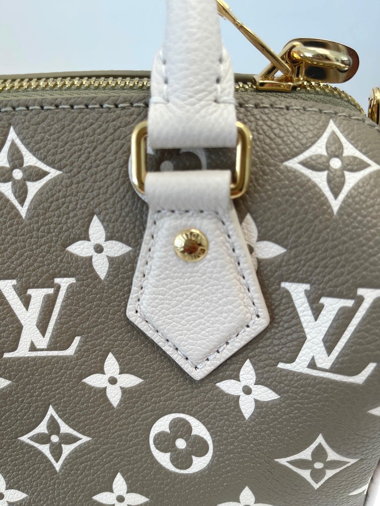 Women's or Men's Louis Vuitton SPEEDY BANDOULIÈRE Monogram Empreinte leather 20 Bag M46118 Kaki For Sale