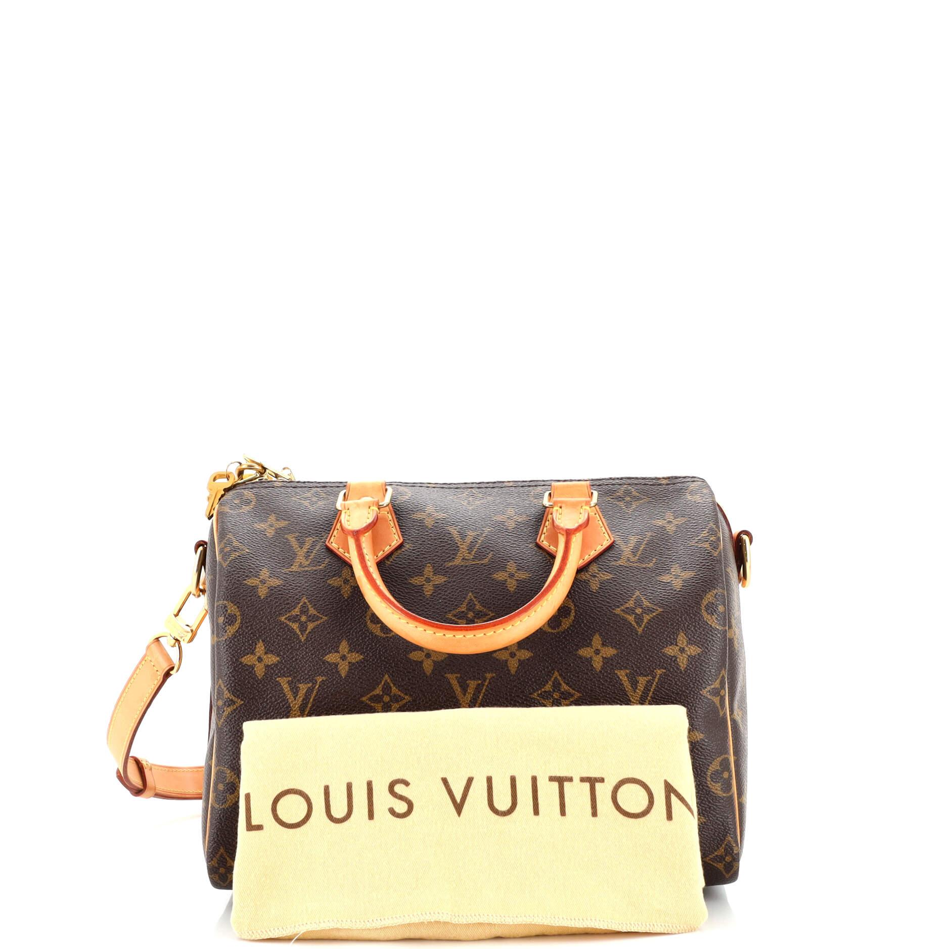 Condizioni: Molto buono. Sgualciture all'esterno, filigrane e scurimenti su manici, cinghie e finiture in pelle. Piccoli segni e usura all'interno, graffi e appannamento sulla ferramenta.
Accessori: Borsa antipolvere, serratura, chiavi,