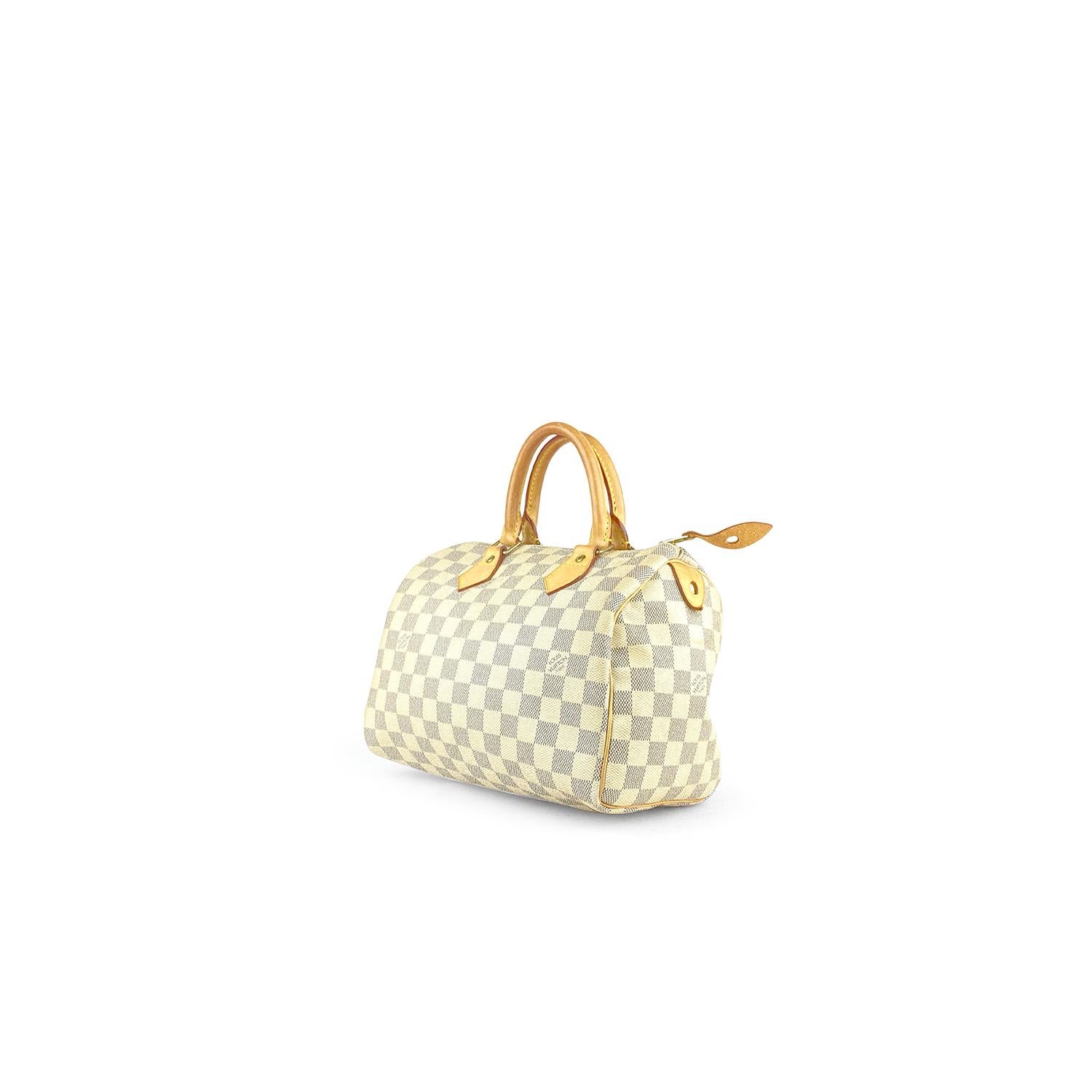 Creme and navy Damier Azur coated canvas Louis Vuitton Speedy 25 with 

– Brass hardware
– Dual rolled top handles
– Tan vachetta leather trim
– Beige canvas lining, single slit pocket at interior wall and zip closure at top

Overall Preloved