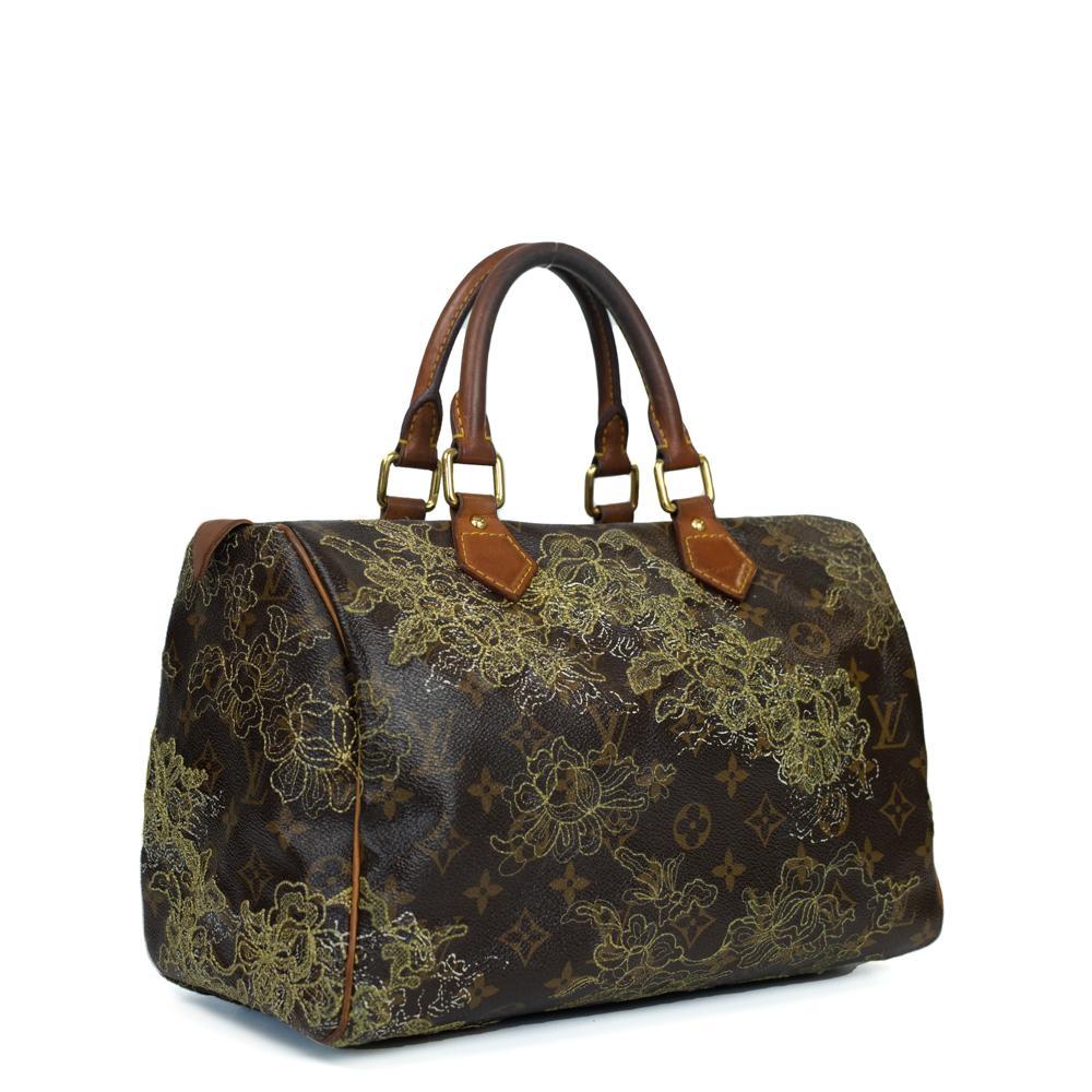 - Designer: LOUIS VUITTON
- Model: Speedy Edition Limitee
- Condition: Good condition. Sign of wear on base corners, Sign of wear on handles, Interior stains, Scratches on hardware
- Accessories: None
- Measurements: Width: 31cm, Height: 21cm,