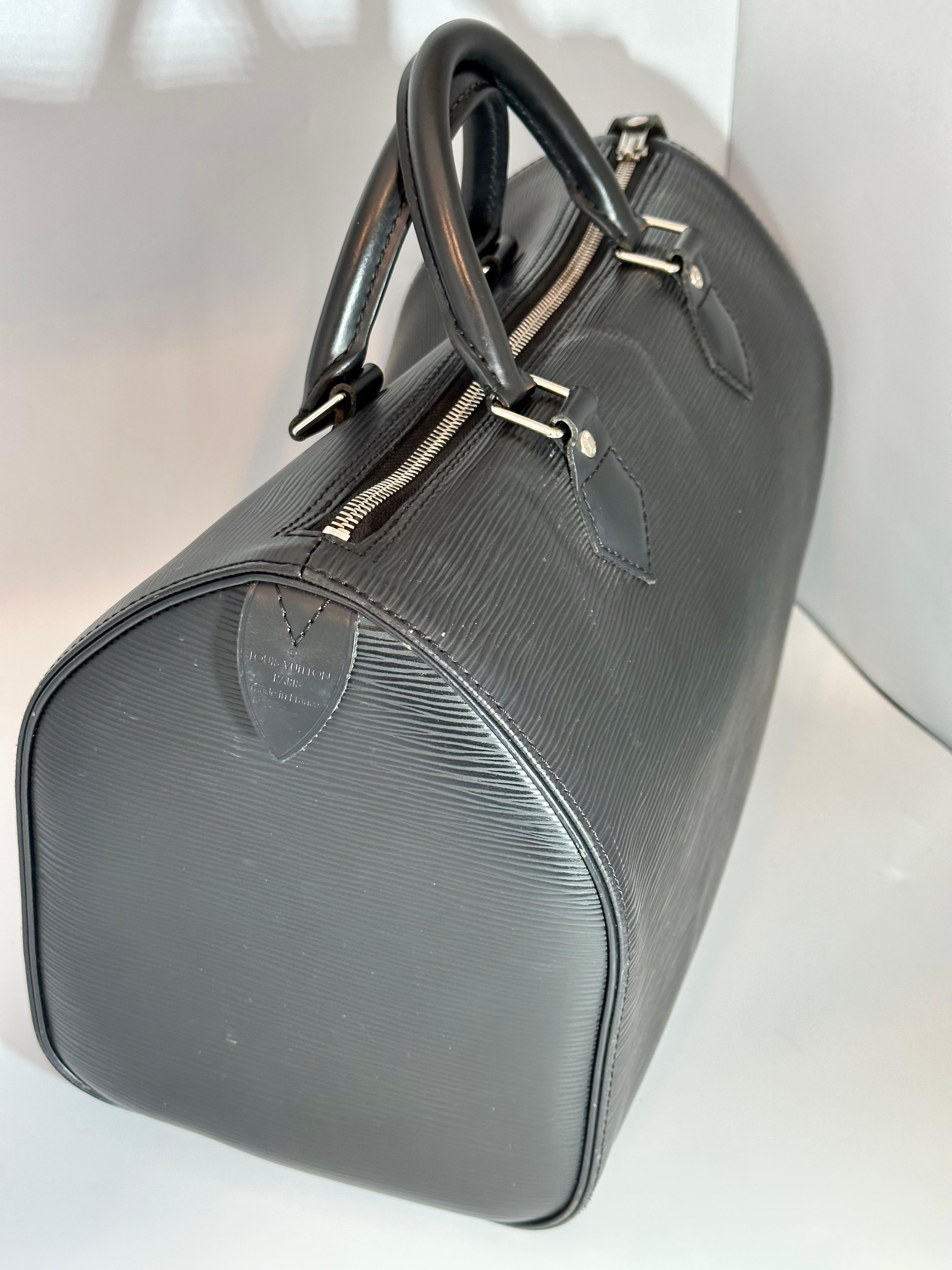 Louis Vuitton Speedy Epi leather handbag  Excellent condition  Black, Leather In Excellent Condition In New York, NY