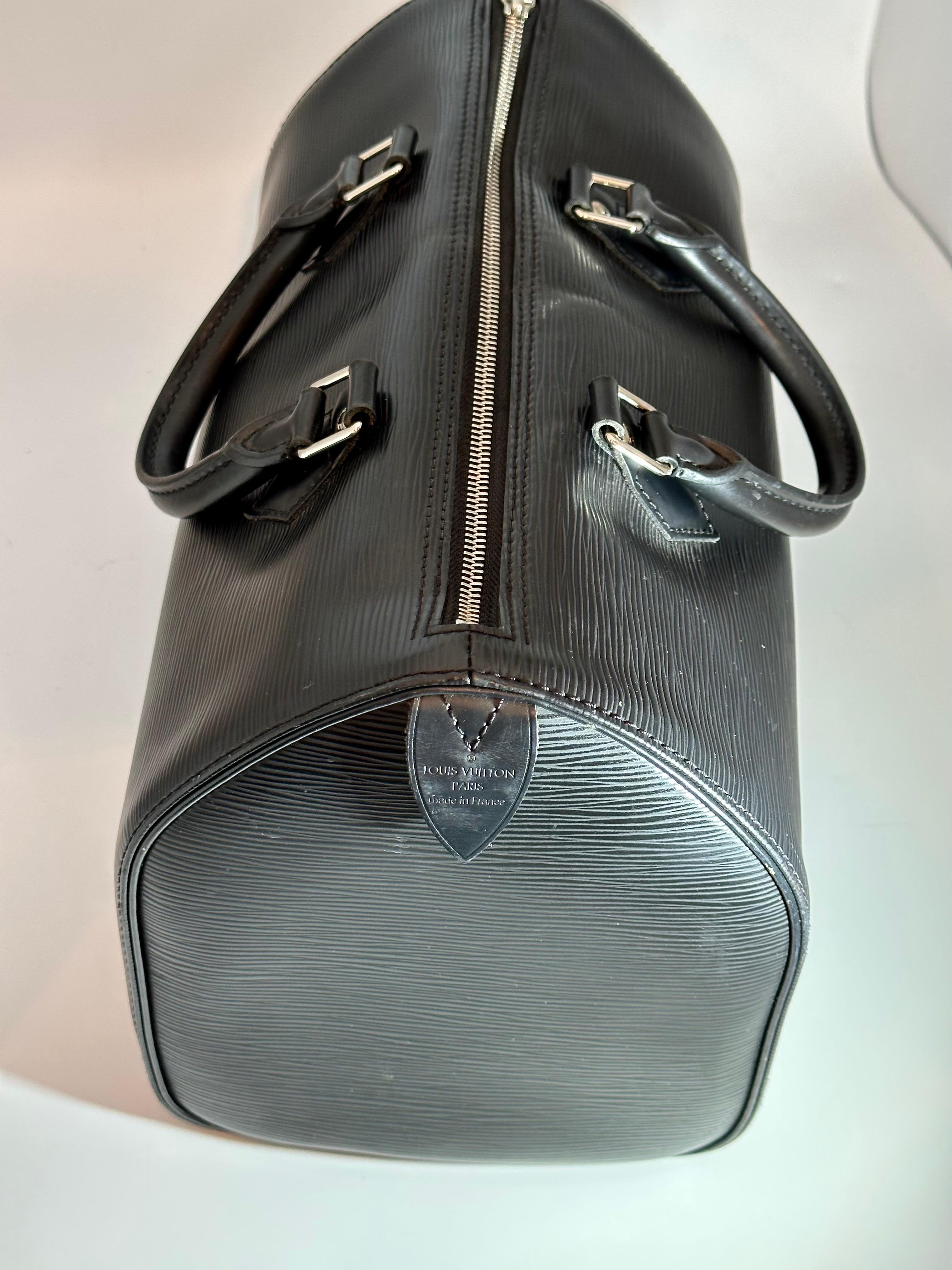 Women's Louis Vuitton Speedy Epi leather handbag  Excellent condition  Black, Leather