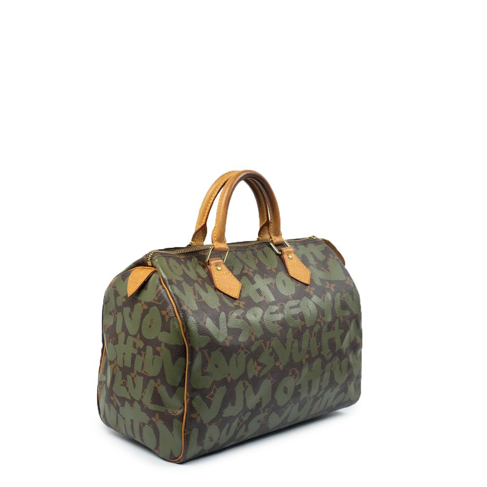 - Designer: LOUIS VUITTON
- Model: Graffiti speedy
- Condition: Very good condition. Minor sign of wear on base corners, Sign of wear on handles, Some exterior stains 
- Accessories: Dustbag, Padlock, Keys
- Measurements: Width: 30cm, Height: 25cm,