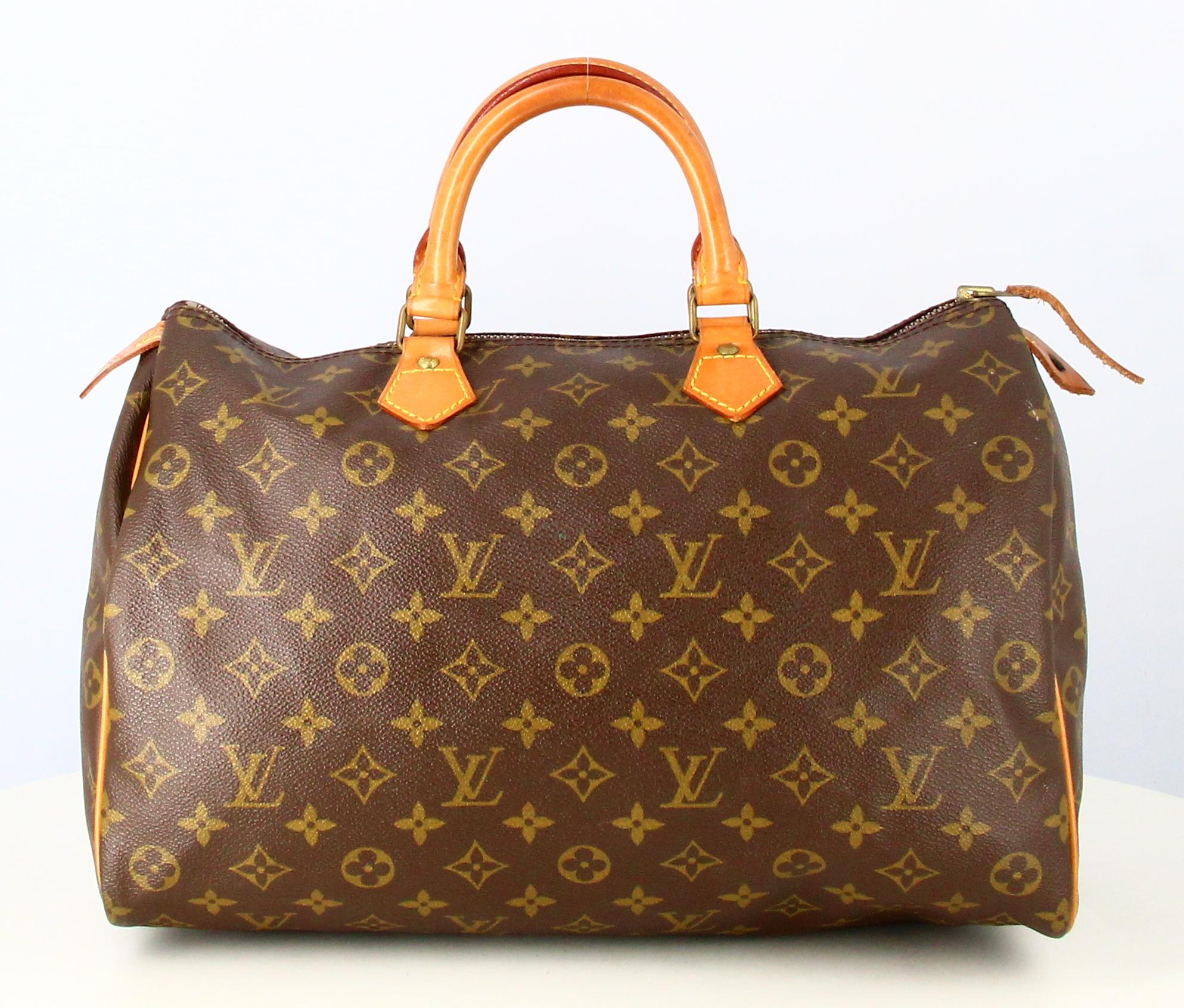 Louis Vuitton Speedy Handbag Size 35 Monogram Canvas

- Good condition. Shows signs of wear over time.
- Louis Vuitton Handbag 
- Speedy monogram canvas
- Two small brown leather straps 
- Clasp: golden zip
