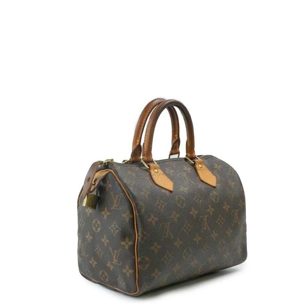 - Designer: LOUIS VUITTON
- Model: Speedy
- Condition: Good condition. Minor sign of wear on base corners, Sign of wear on handles, Scratches on hardware, Interior stains
- Accessories: None
- Measurements: Width: 24cm, Height: 18cm, Depth: 15cm
-