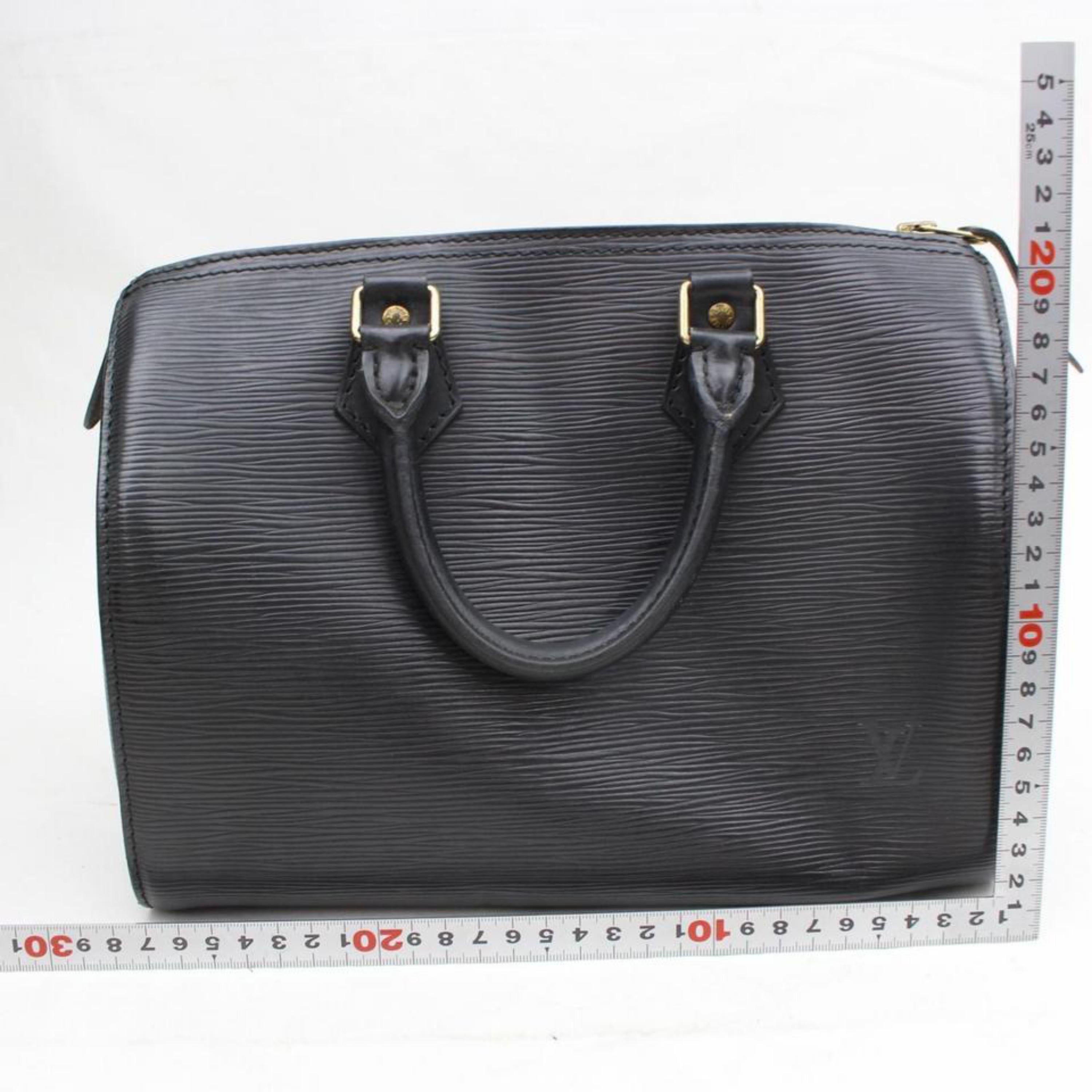 Louis Vuitton Speedy Noir 25 869188 Black Leather Satchel For Sale 2