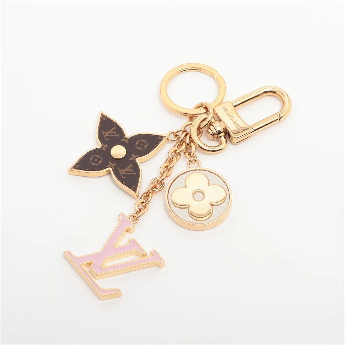 The Louis Vuitton Spring Street Chain Bag Charm is a stylish and versatile accessory designed to add a touch of luxury to your handbag or keys. The bag charm is designed for both style and functionality. The versatile piece showcases iconic House