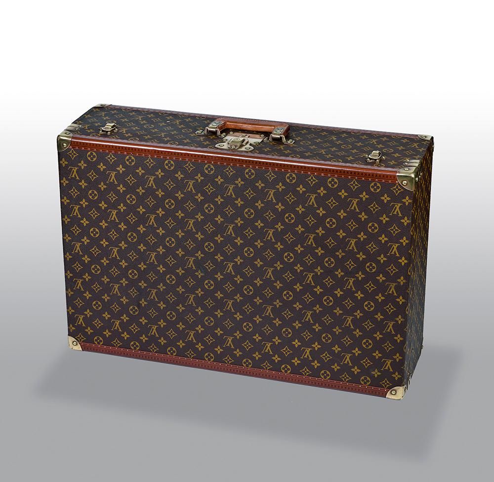 The Alzer suitcase is a symbol of both affluence and convenience. It is also a symbol of traditional Louis Vuitton travel. This suitcase has been in production for several decades, and is still one of the most sought after pieces of luxury luggage.