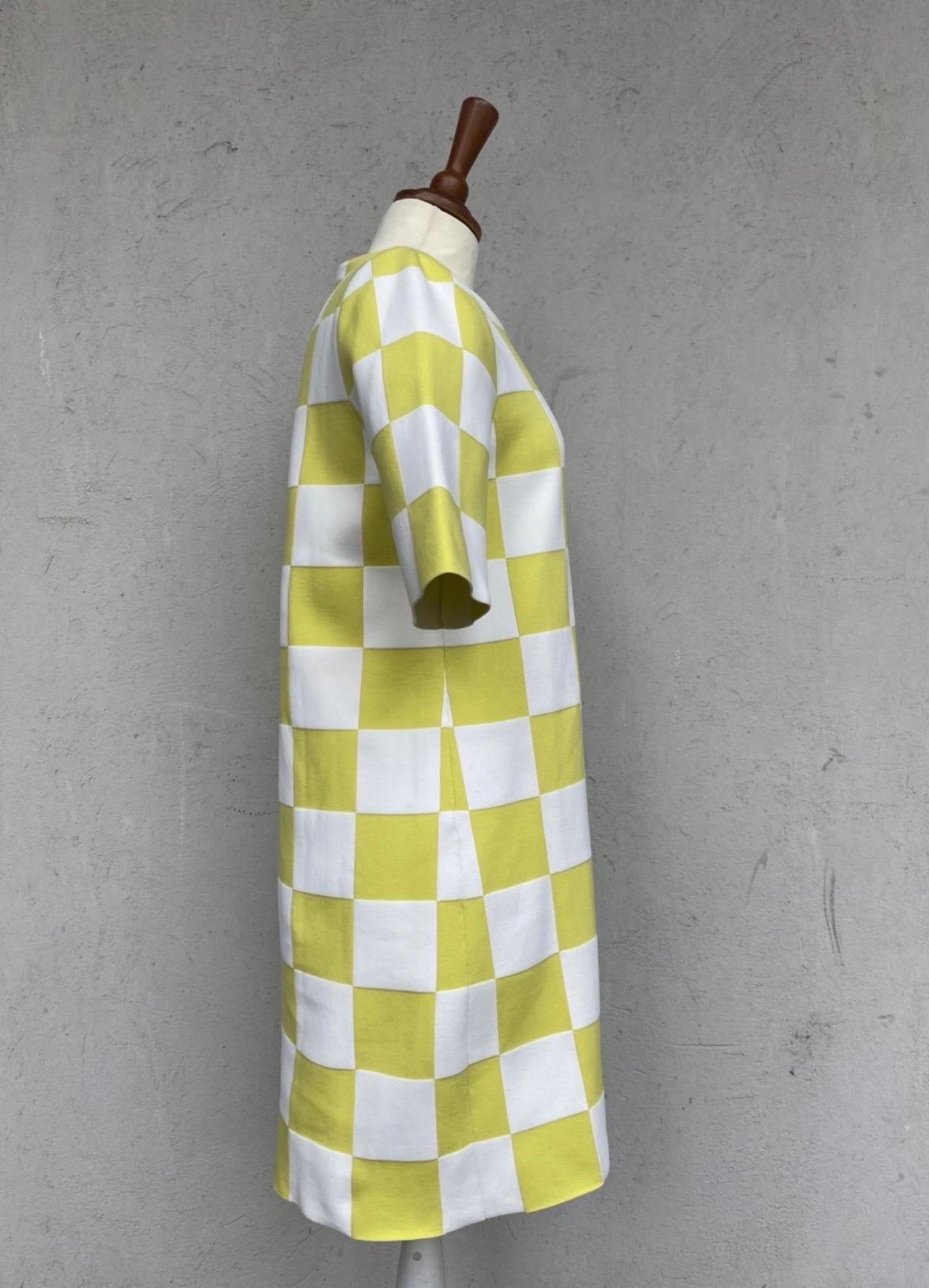 Louis Vuitton midi dress.
SS2013 collection, in mixed material, see label, white and acid yellow checked. size L, measurements: shoulder cm35 length cm82 sleeve cm30 chest cm47 waist cm50.
Excellent condition.