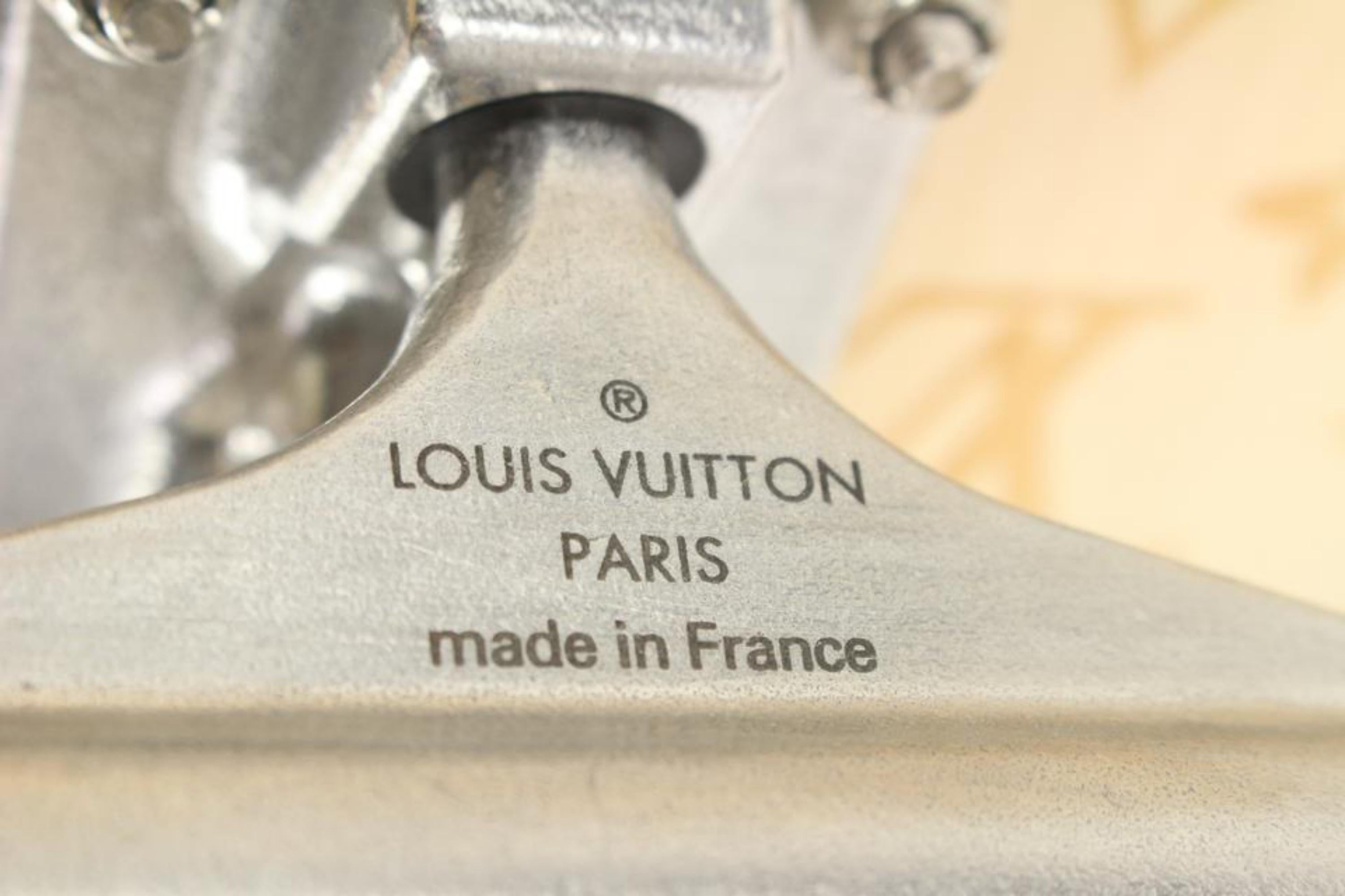 Louis Vuitton SS21 Virgil Abloh LV Monogram Skateboard 1223lv6
Date Code/Serial Number: GI0637 KC0261
Made In: France
Measurements: Length:  31