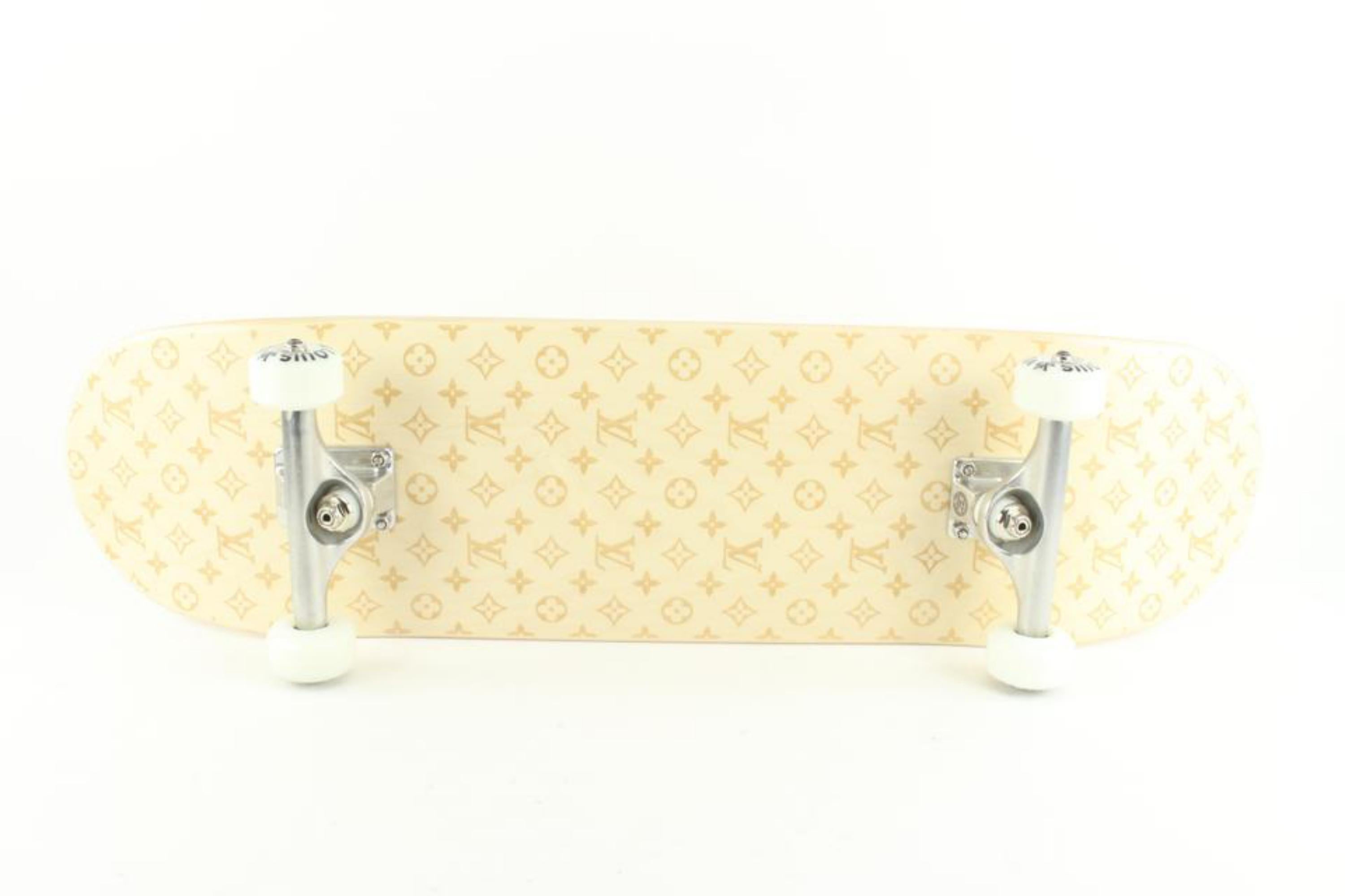 Louis Vuitton SS21 Virgil Abloh LV Monogram Skateboard 1223lv6 In New Condition For Sale In Dix hills, NY