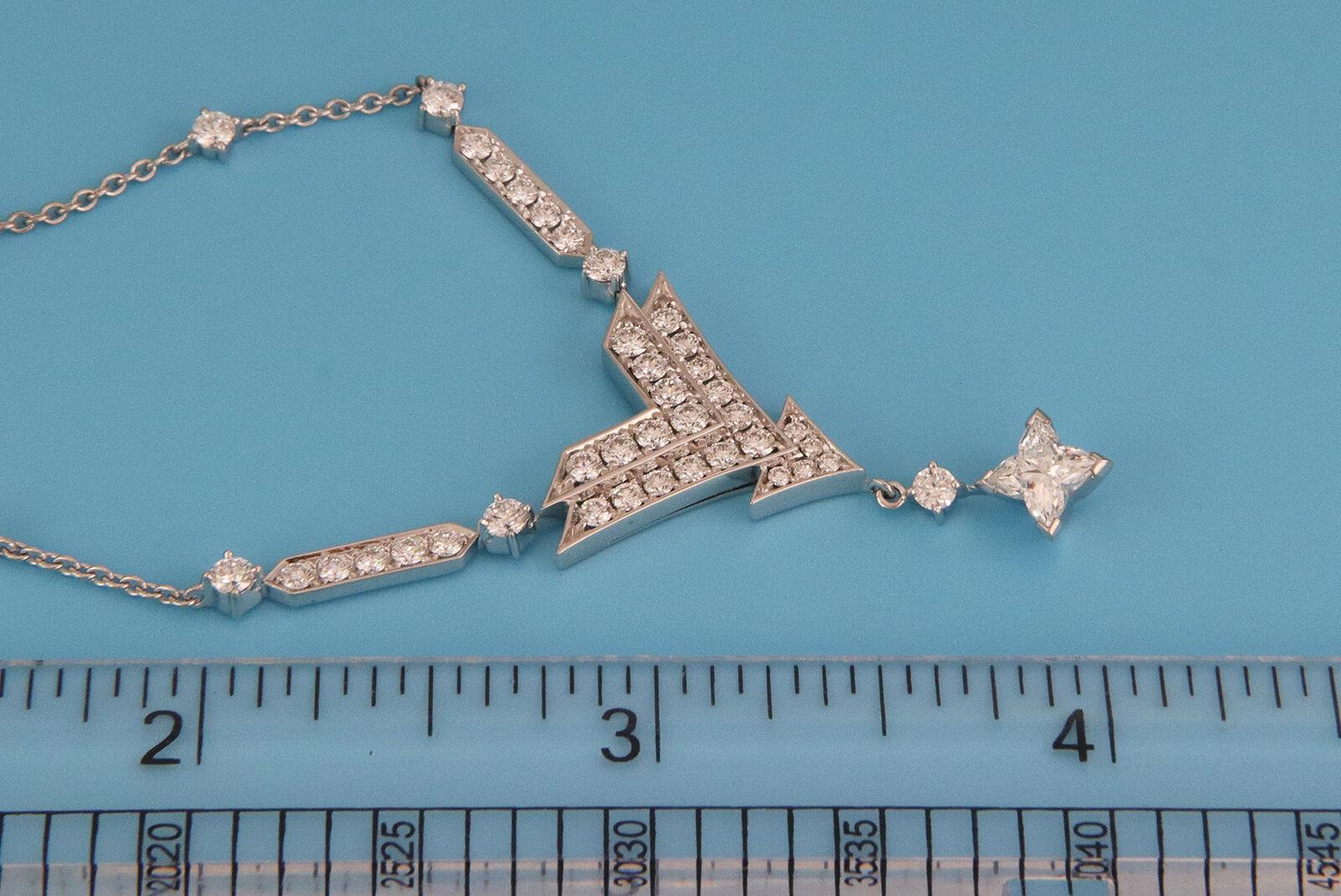 Louis Vuitton Star Diamond 18k White Gold V Dangle Pendant Necklace, Rare! For Sale 3