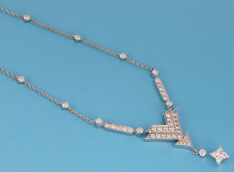 Louis Vuitton LV Medium Pendant, White Gold and Diamonds Grey. Size NSA