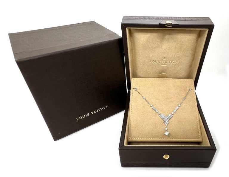 Louis Vuitton LV Large Pendant, White Gold and Diamonds Grey. Size NSA