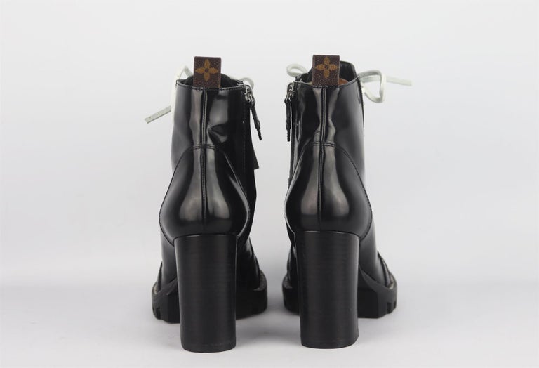 Star Trail leather ankle boots